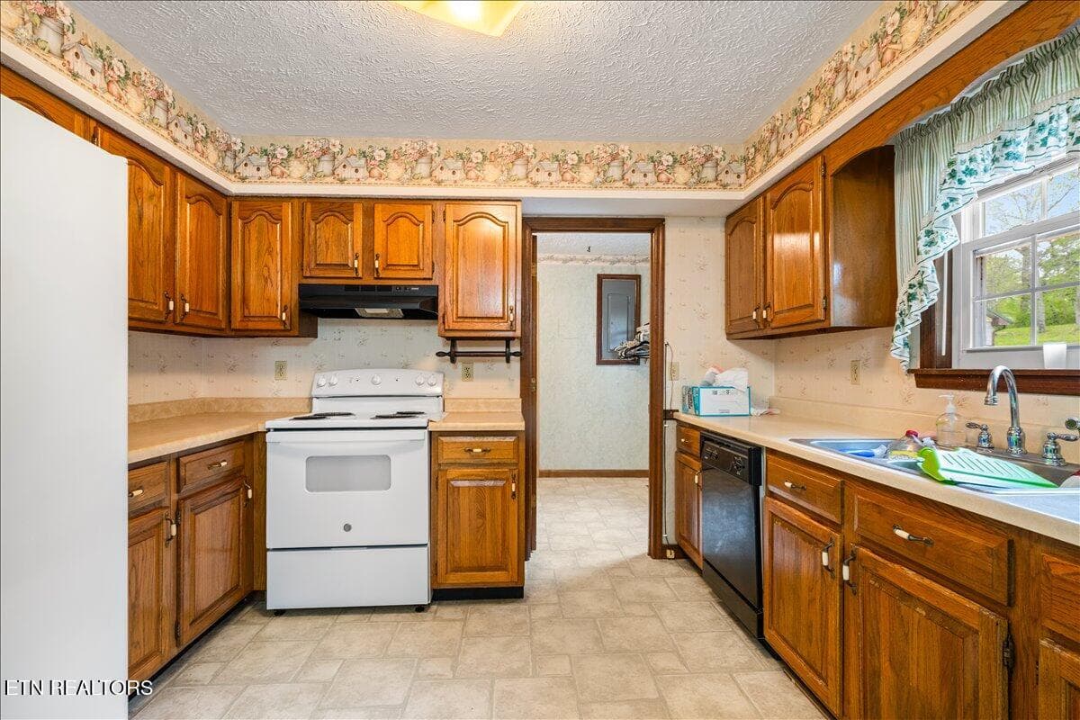 33-318 Springfield Dr - 318 Springfield Drive, LaFollette, TN 37766