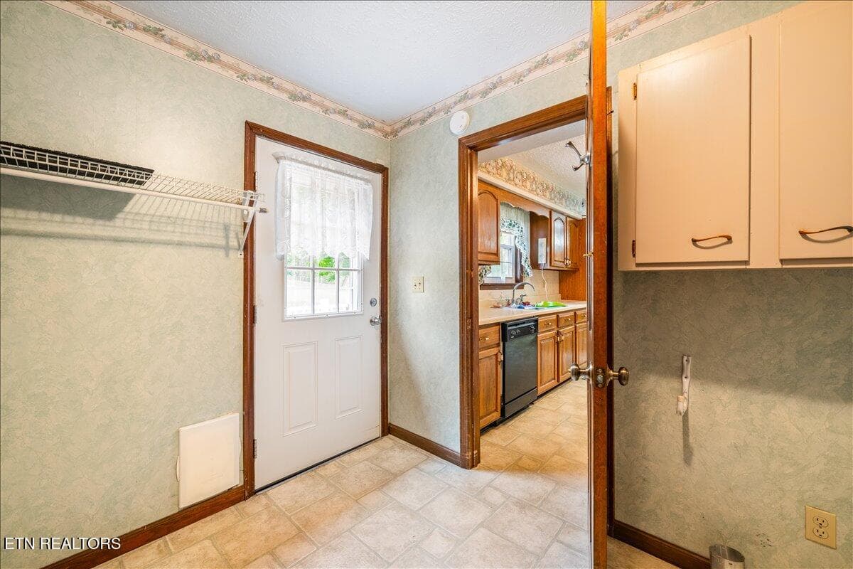 37-318 Springfield Dr - 318 Springfield Drive, LaFollette, TN 37766