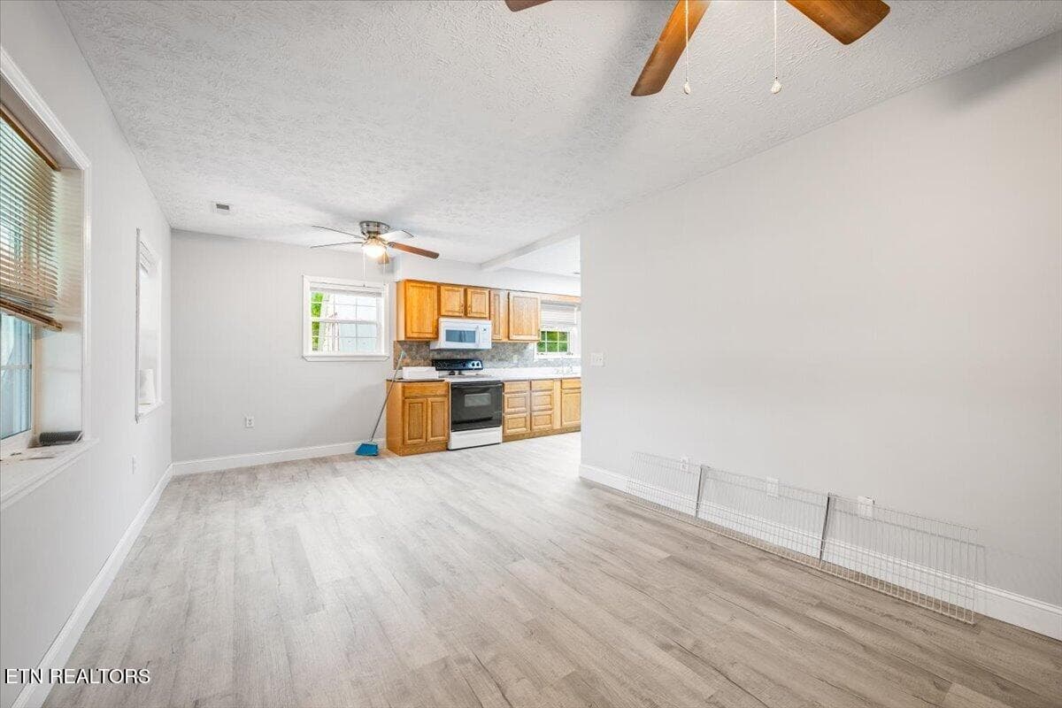 38-318 Springfield Dr - 318 Springfield Drive, LaFollette, TN 37766