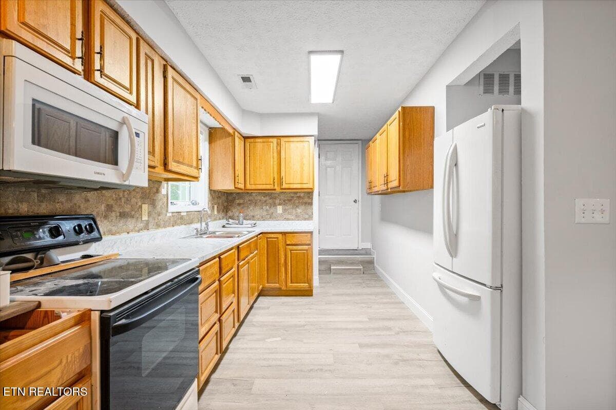 39-318 Springfield Dr - 318 Springfield Drive, LaFollette, TN 37766