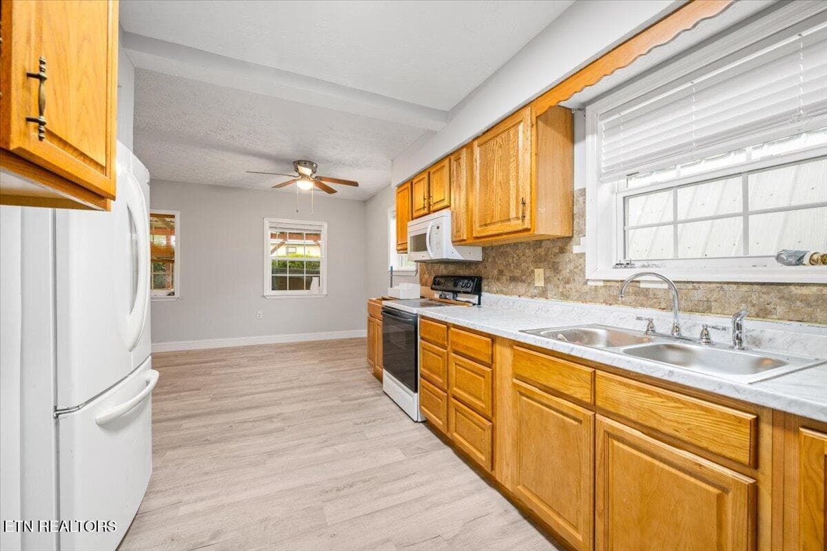 42-318 Springfield Dr - 318 Springfield Drive, LaFollette, TN 37766