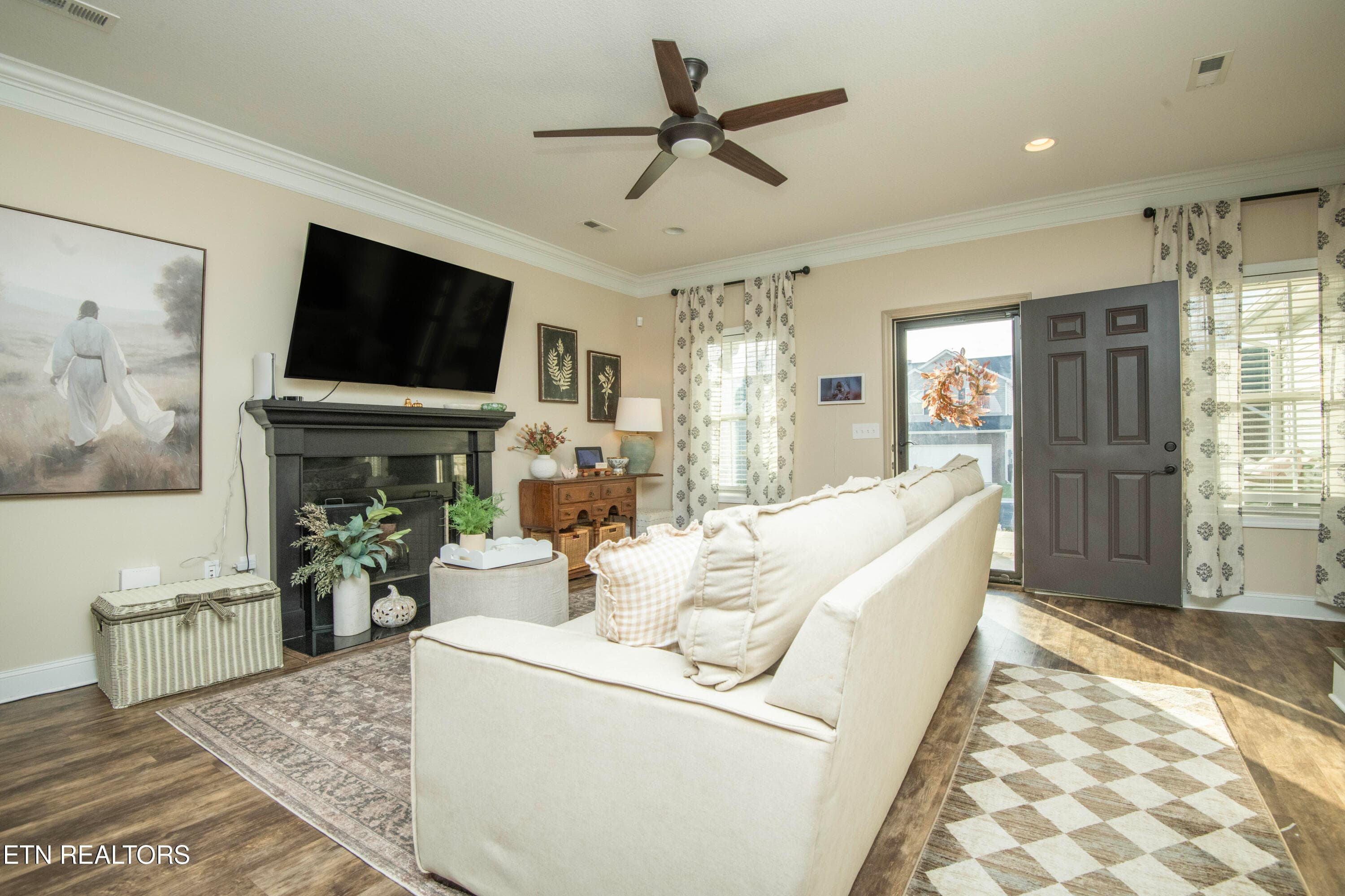 living 5 - 1147 Sky Top Lane, Powell, TN 37849