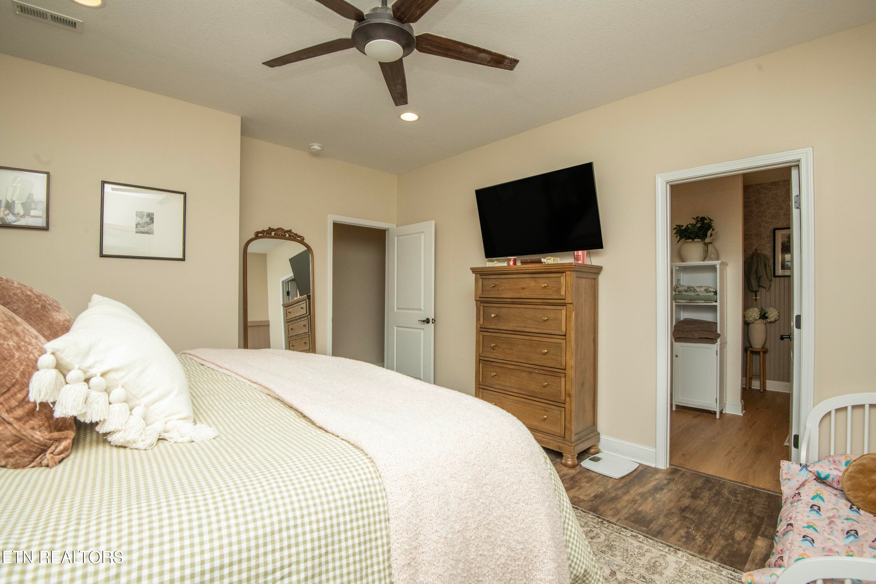 master bed 2 - 1147 Sky Top Lane, Powell, TN 37849