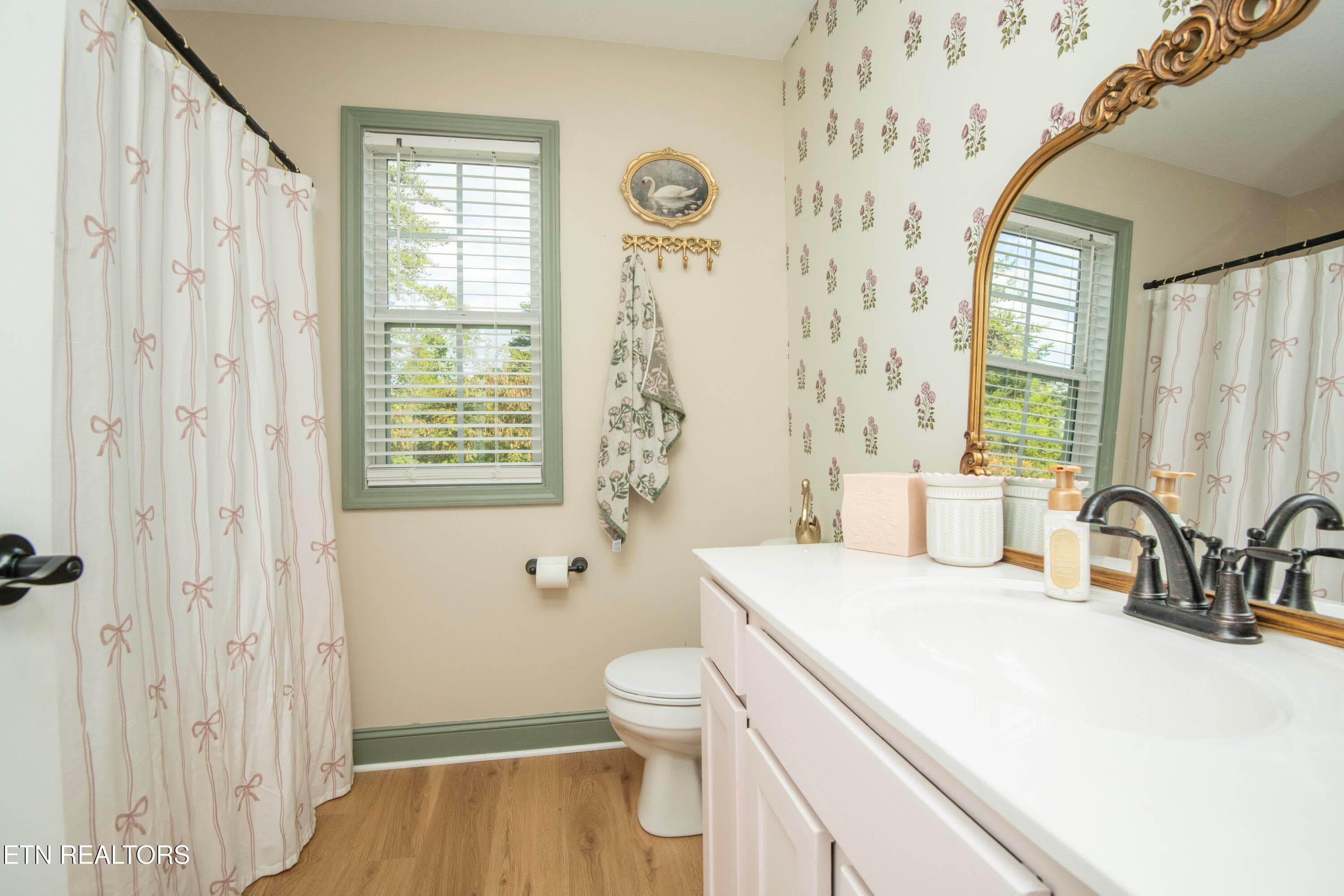 second bath - 1147 Sky Top Lane, Powell, TN 37849