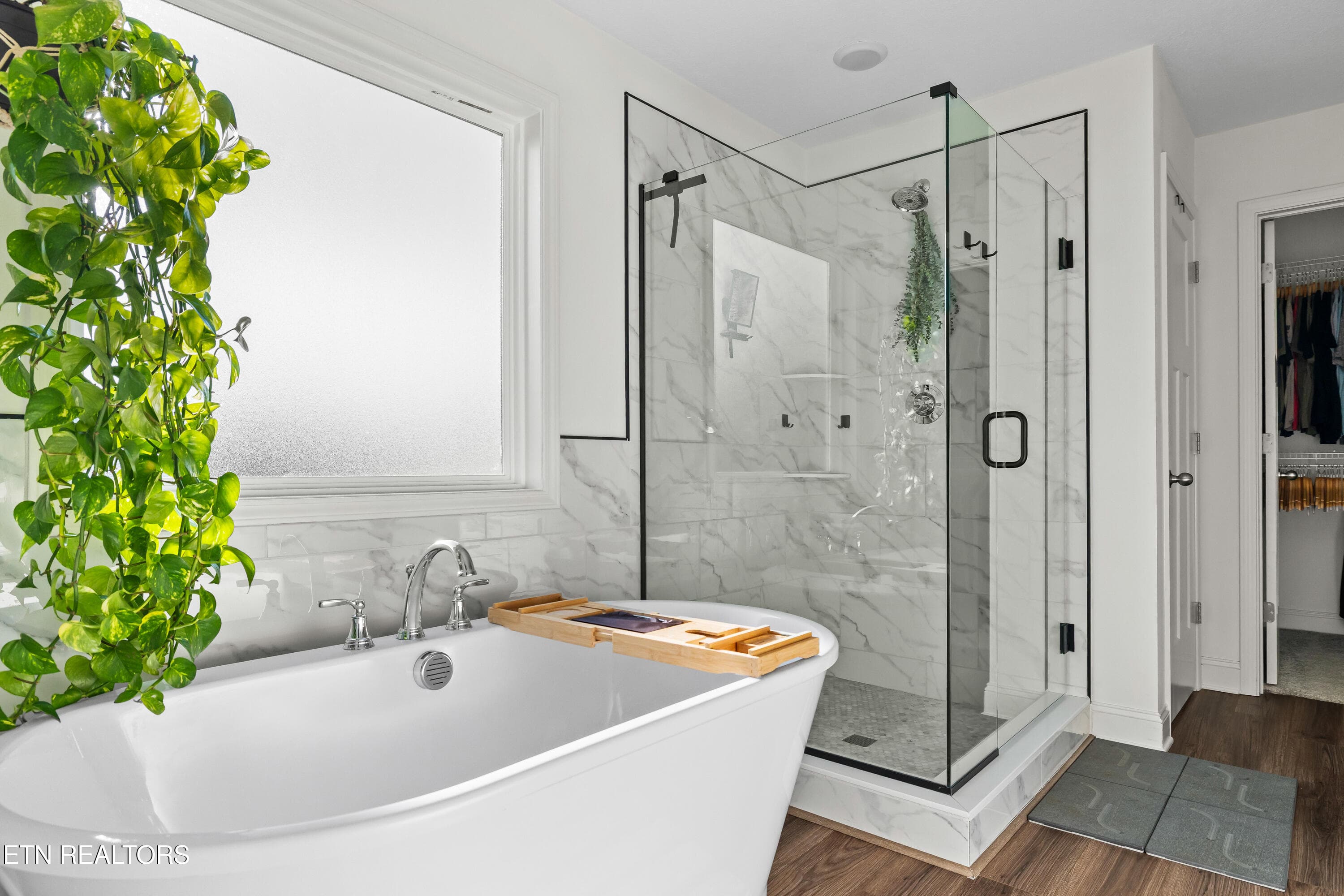Fully tiled shower/soaker tub - 8861 Yellow Aster Rd, Knoxville, TN 37931, Knoxville