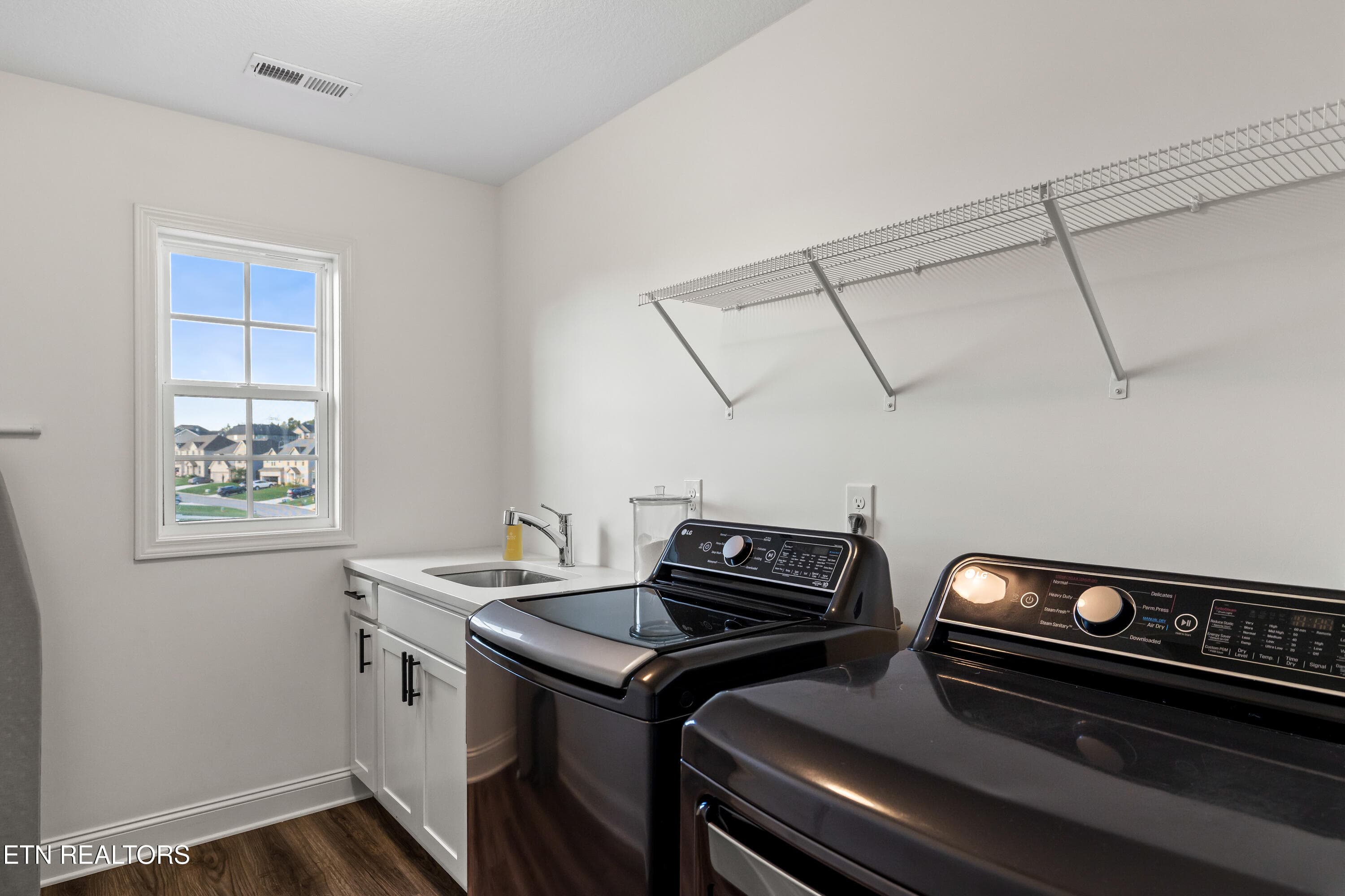 Laundry room with sink - 8861 Yellow Aster Rd, Knoxville, TN 37931, Knoxville