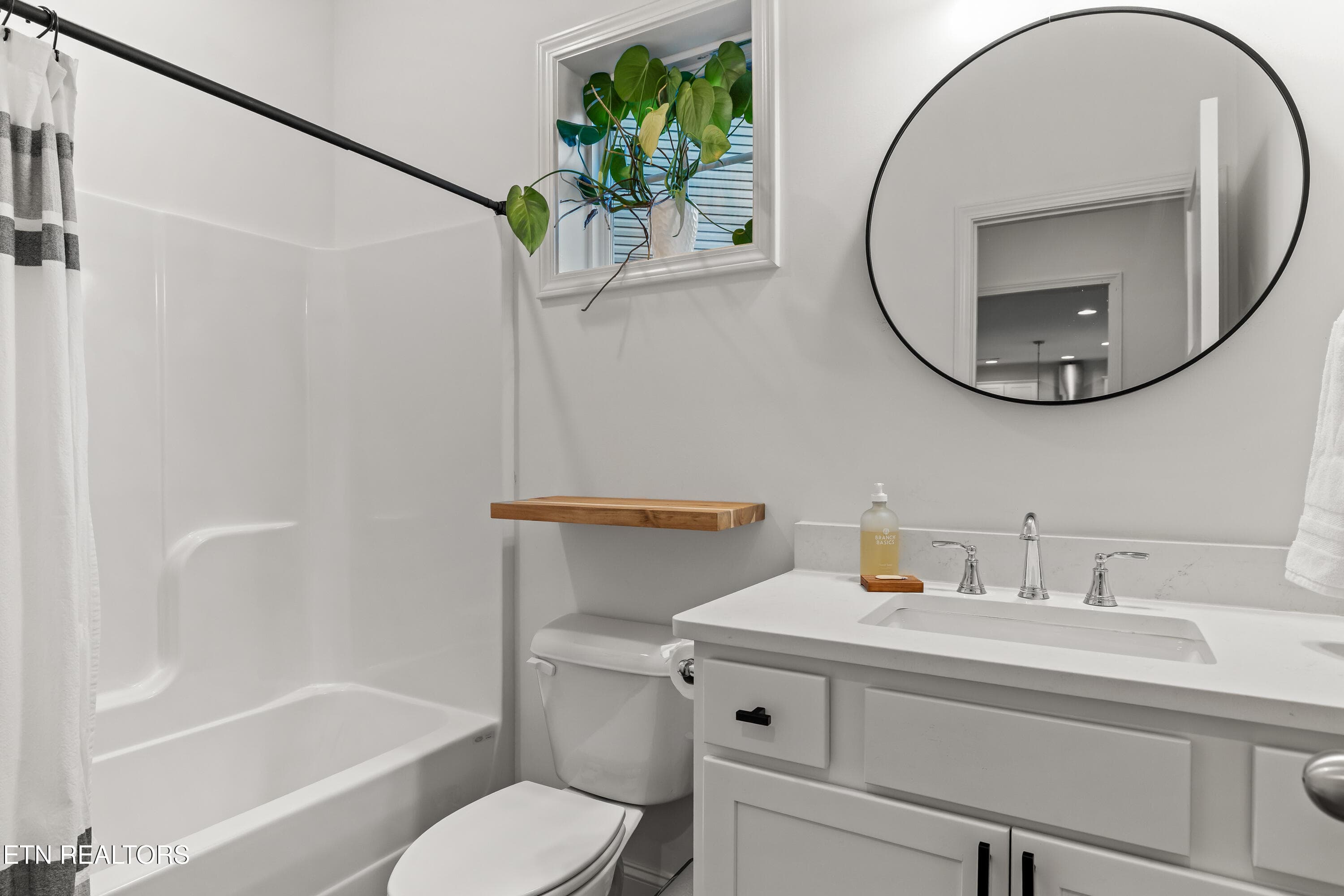 Downstairs full bath - 8861 Yellow Aster Rd, Knoxville, TN 37931, Knoxville