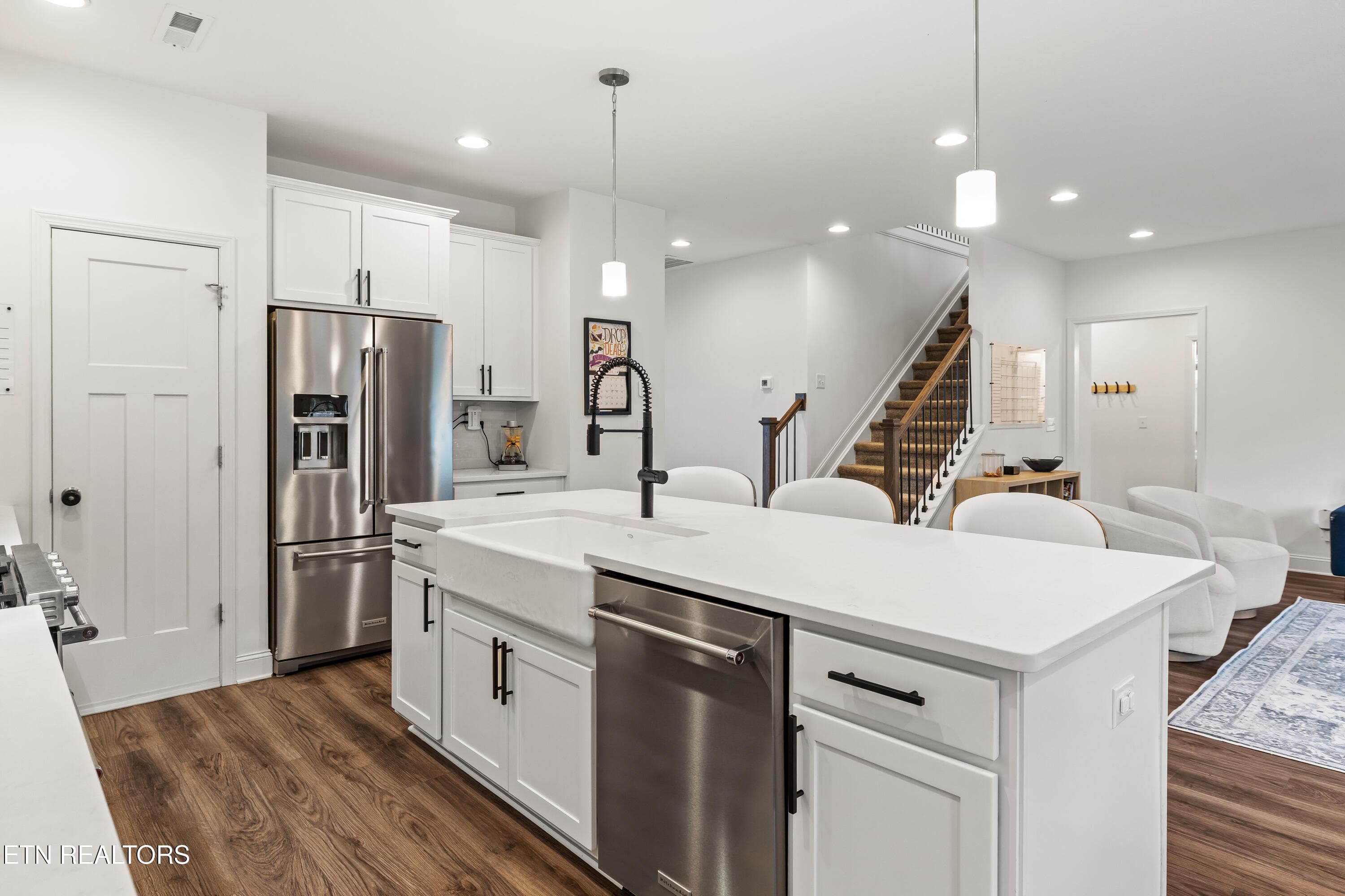 Kitchen island w/ farmsink - 8861 Yellow Aster Rd, Knoxville, TN 37931, Knoxville