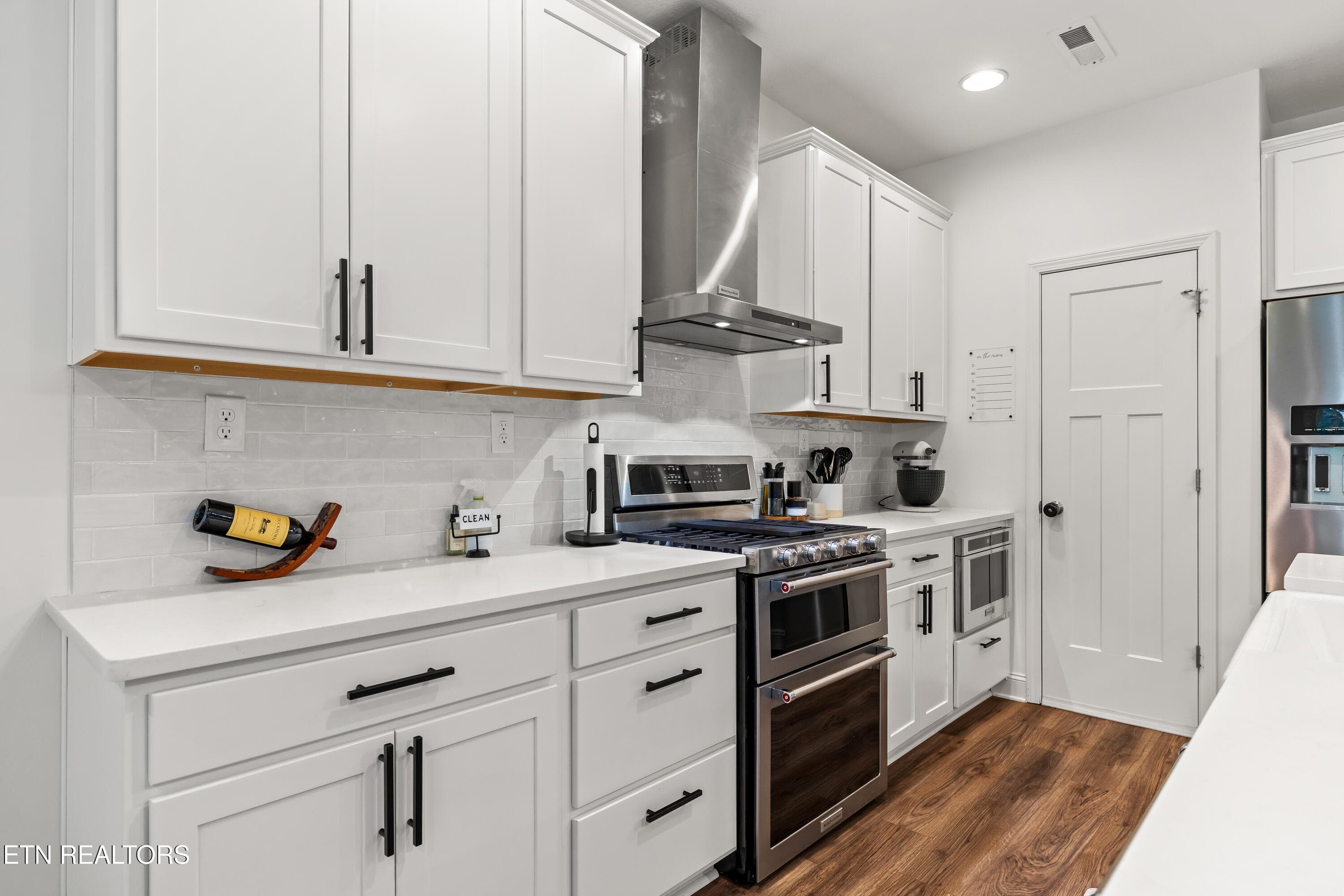 Gas cooktop/electric double oven - 8861 Yellow Aster Rd, Knoxville, TN 37931, Knoxville