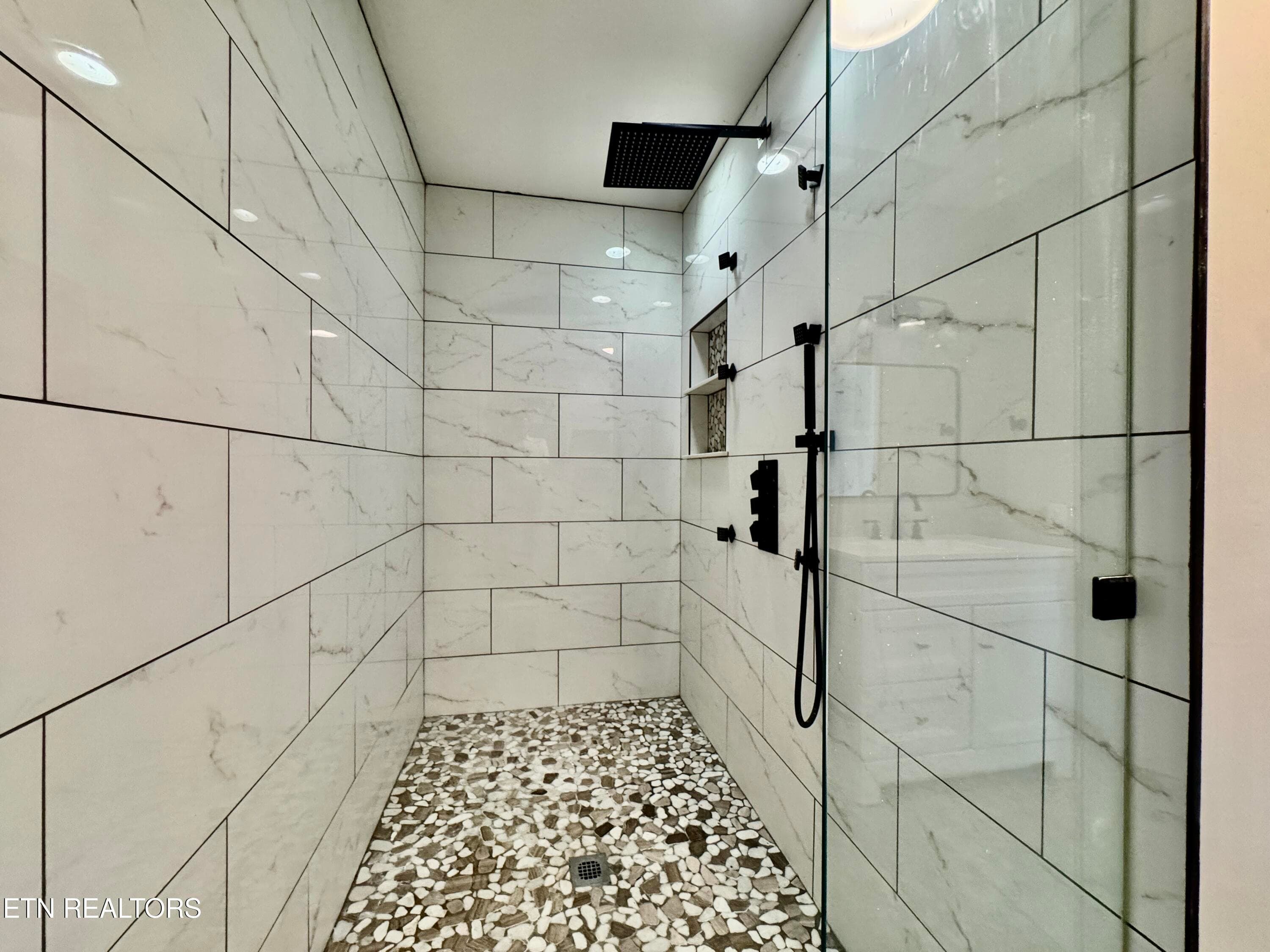 1-38 - 125 Orchard Crest Circle, Clinton, TN 37716