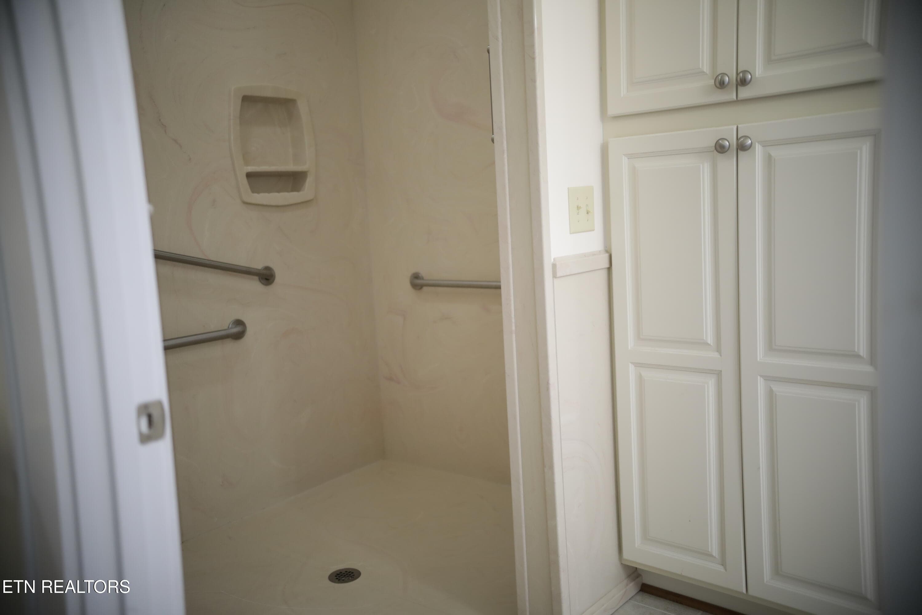 P09A4536 - 800 N Kingston Ave, Rockwood, TN 37854