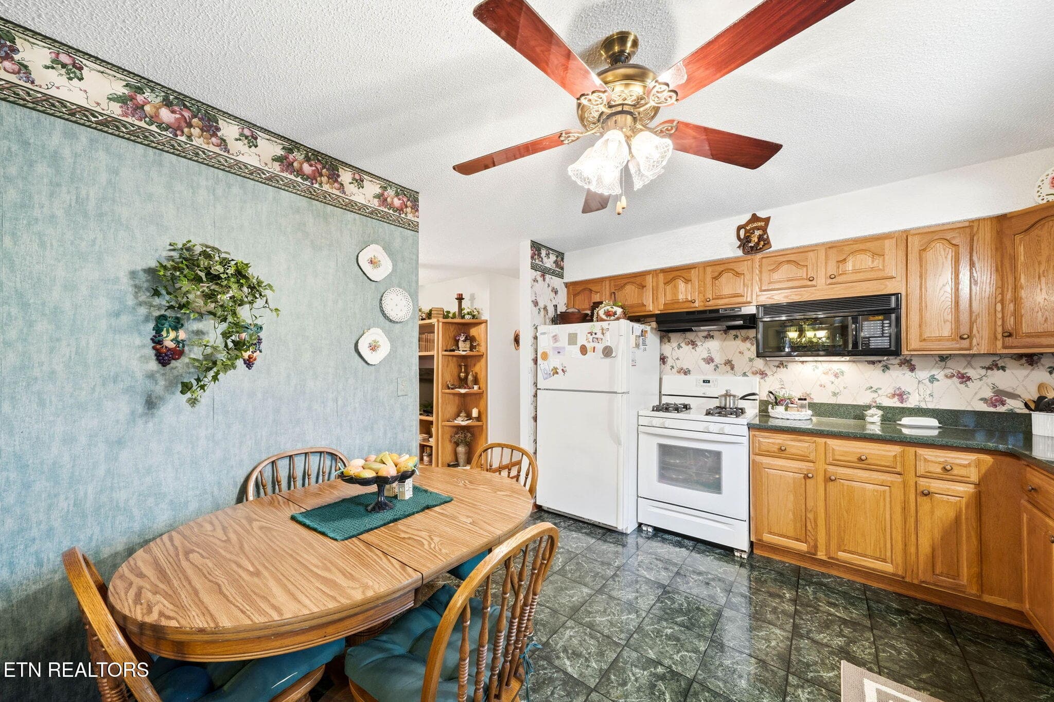 2-web-or-mls-1435 Sparks Ln-10 - 1435 Sparks Lane, Sevierville, TN 37876, Sevierville