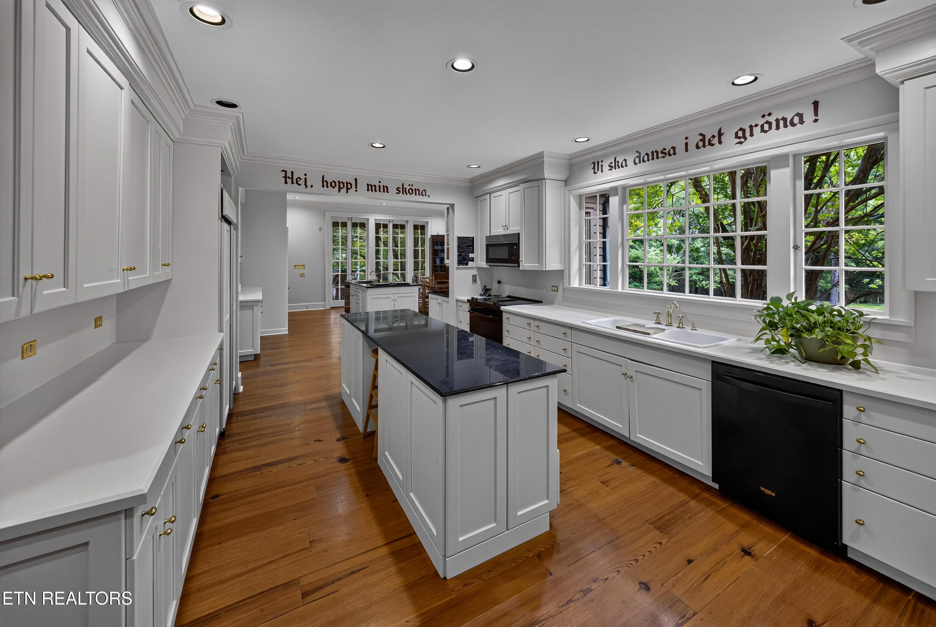 Such a Spacious Kitchen - 3790 Hollybrook Rd, Rockford, TN 37853