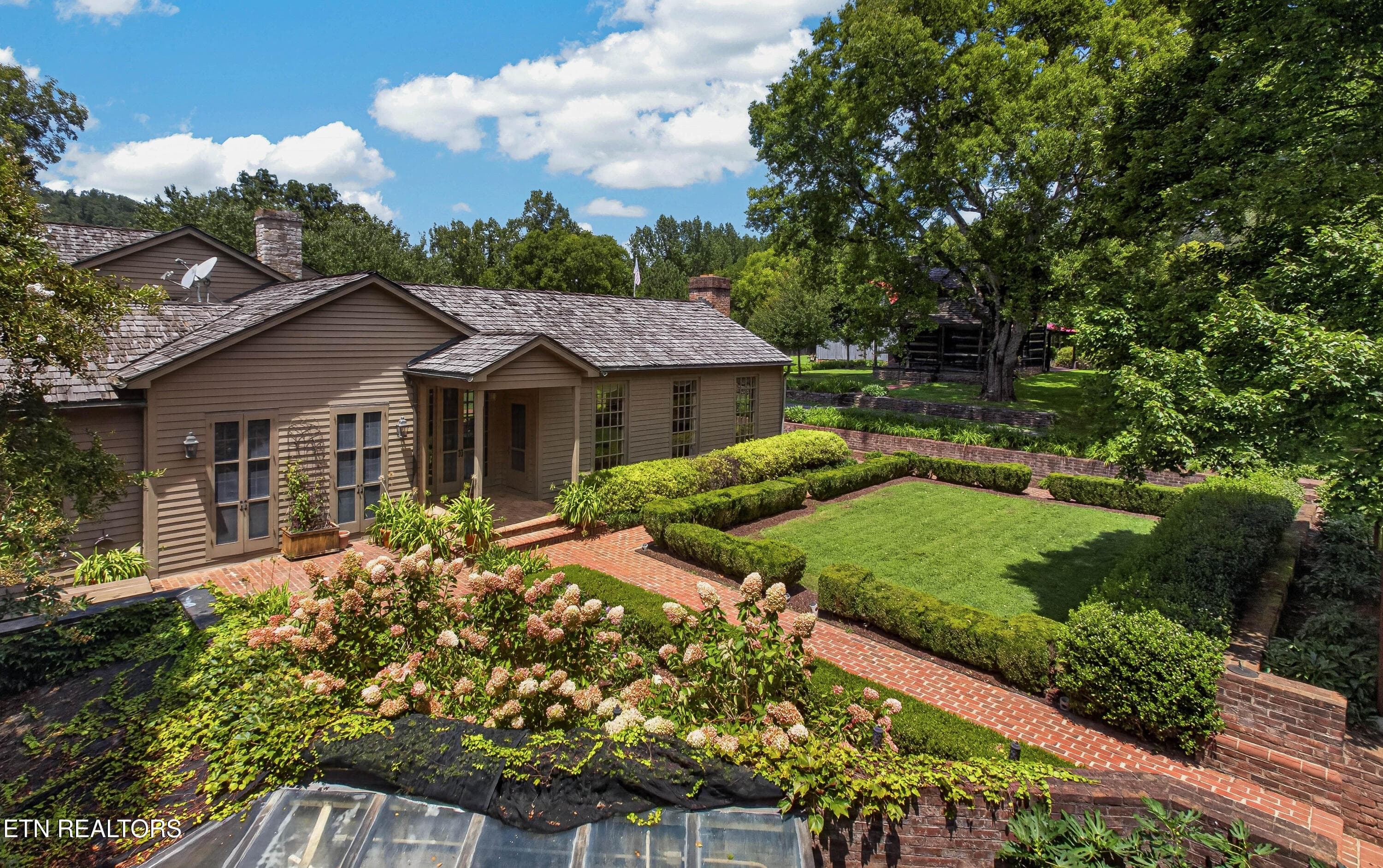 The Back Gardens - 3790 Hollybrook Rd, Rockford, TN 37853