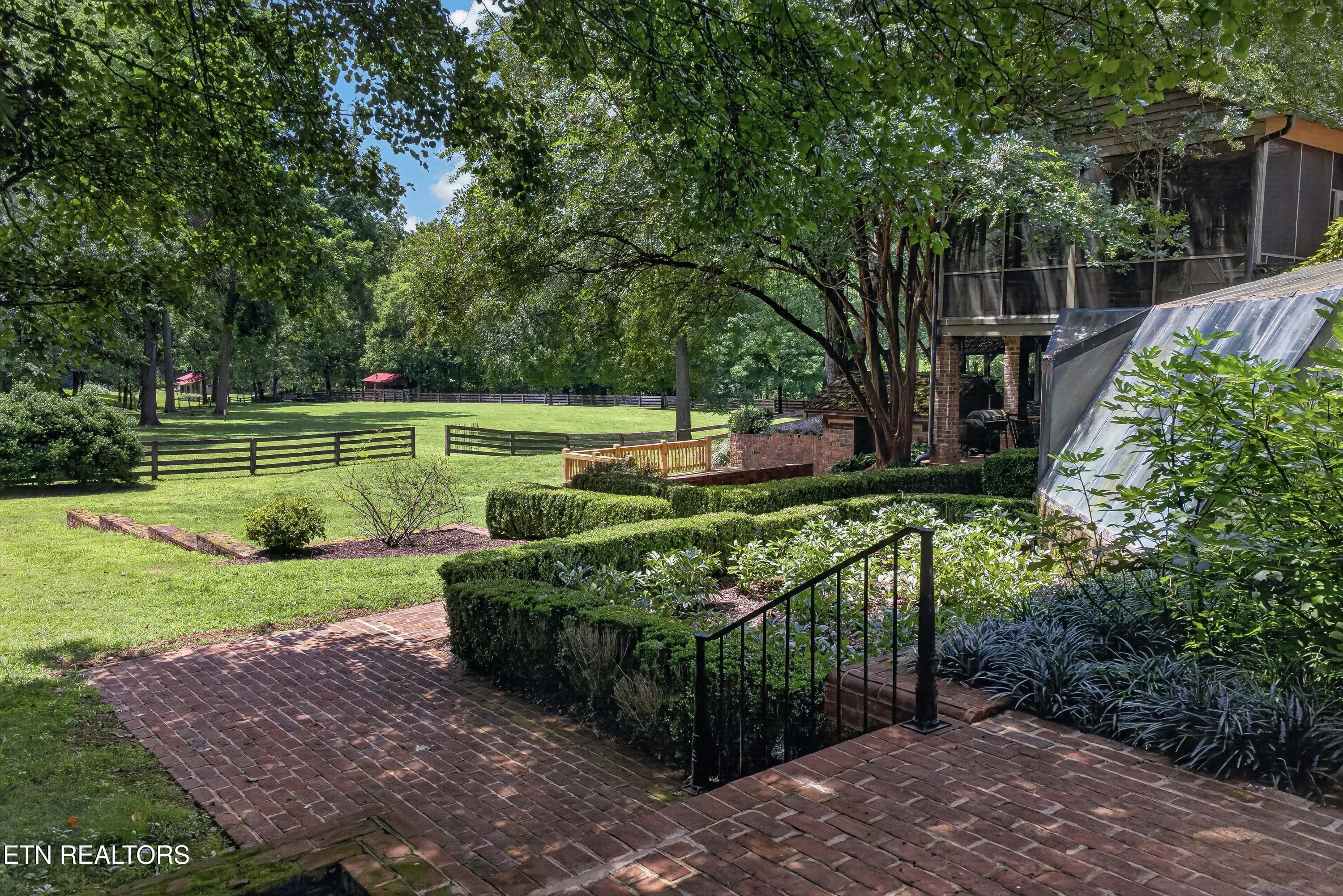 So Lovely and Bucolic - 3790 Hollybrook Rd, Rockford, TN 37853
