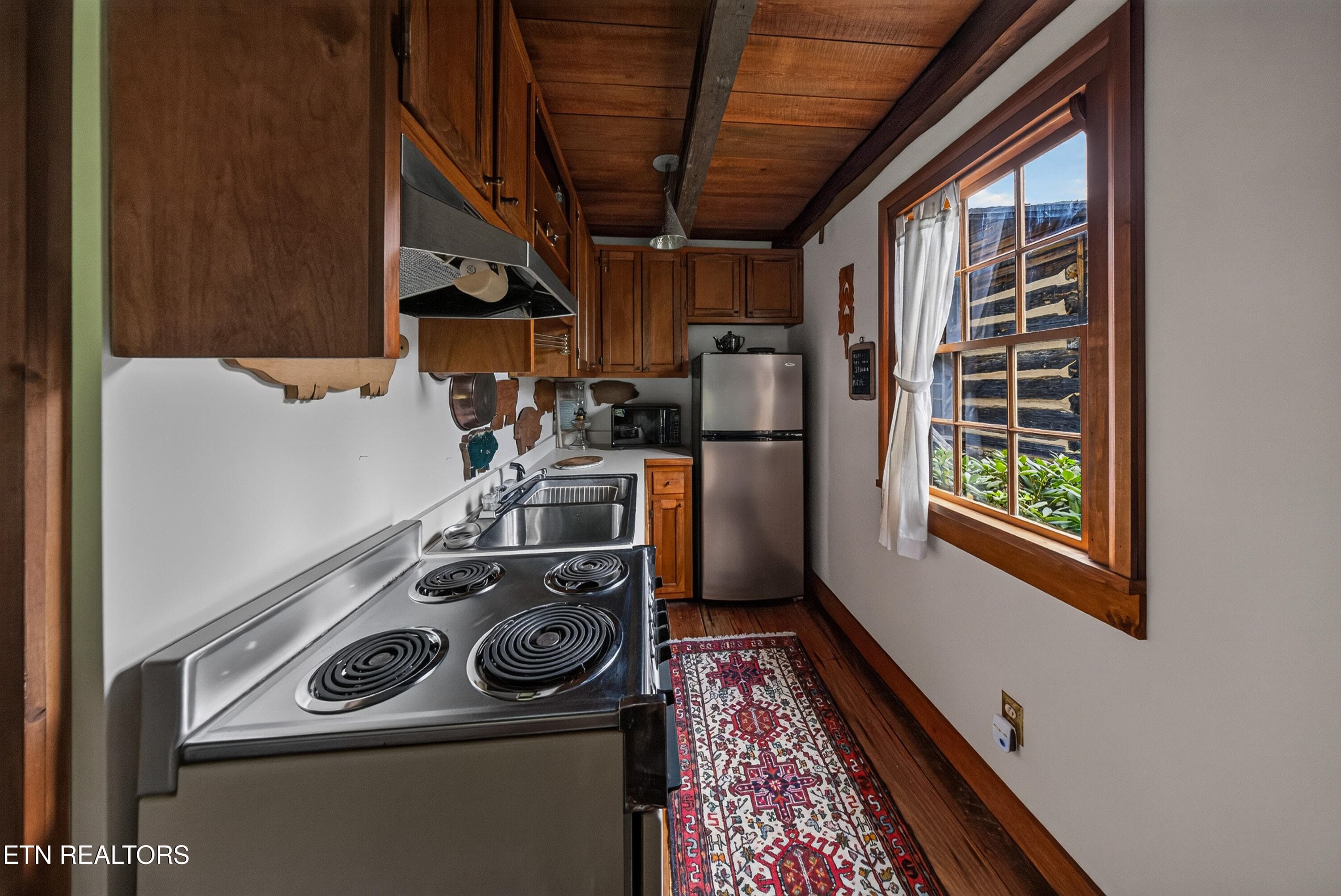 Guest House Kitchen - 3790 Hollybrook Rd, Rockford, TN 37853