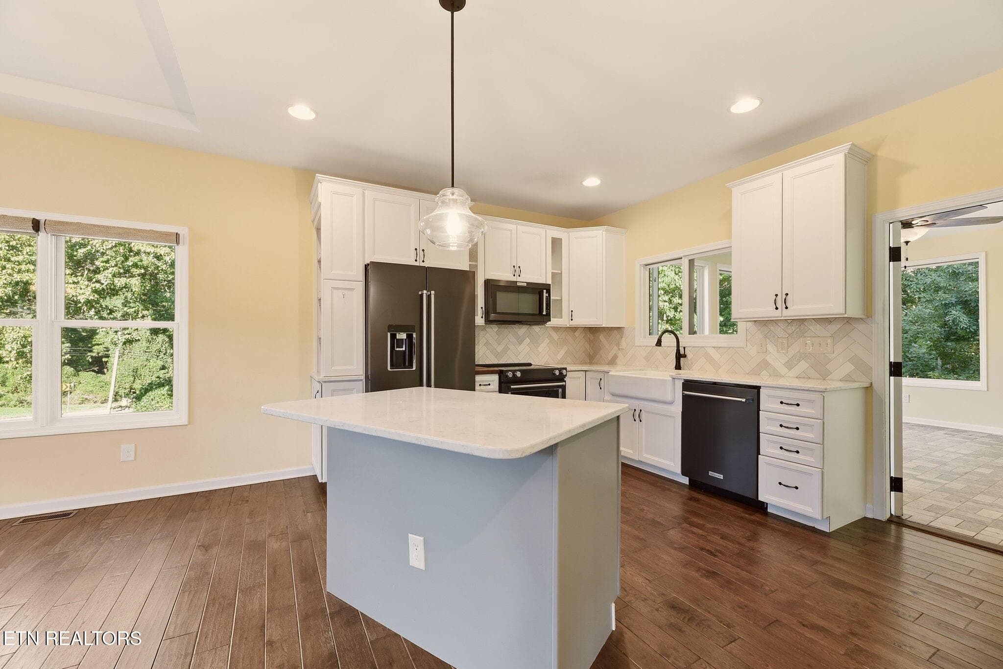 Kitchen - 7765 Beals Chapel Rd, Lenoir City, TN 37772
