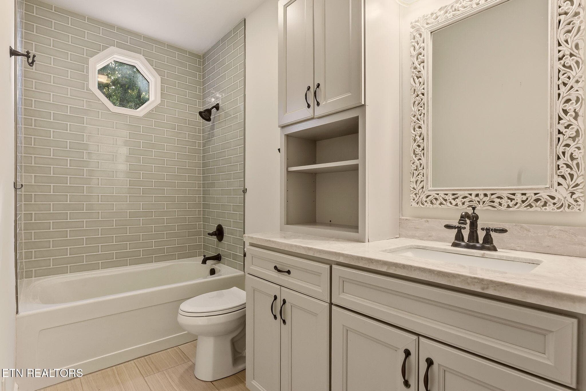 Master bath - 7765 Beals Chapel Rd, Lenoir City, TN 37772