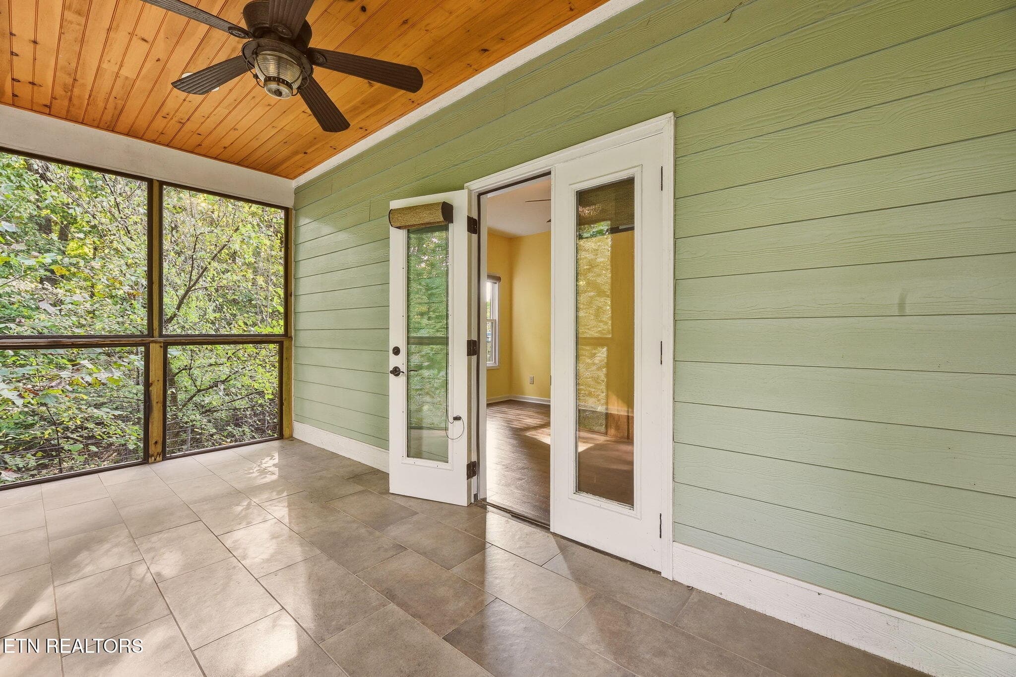 Screened porch off master - 7765 Beals Chapel Rd, Lenoir City, TN 37772