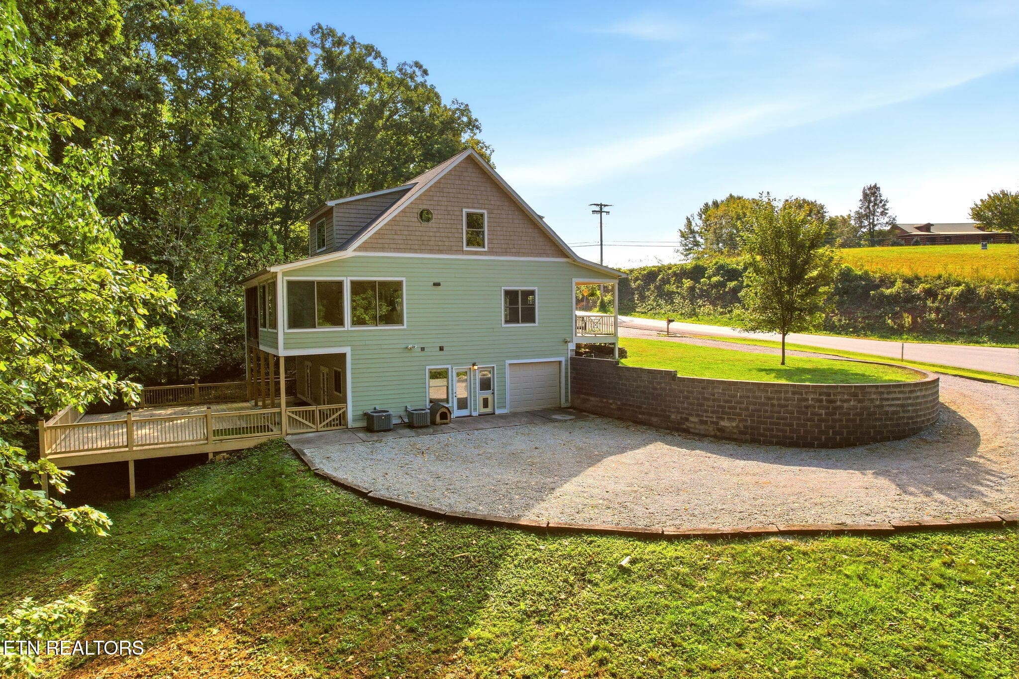 Side yard/driveway - 7765 Beals Chapel Rd, Lenoir City, TN 37772