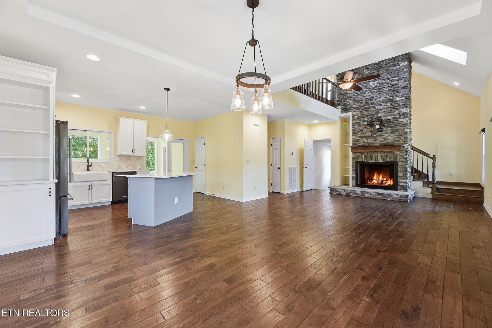 Living/kitchen - 7765 Beals Chapel Rd, Lenoir City, TN 37772