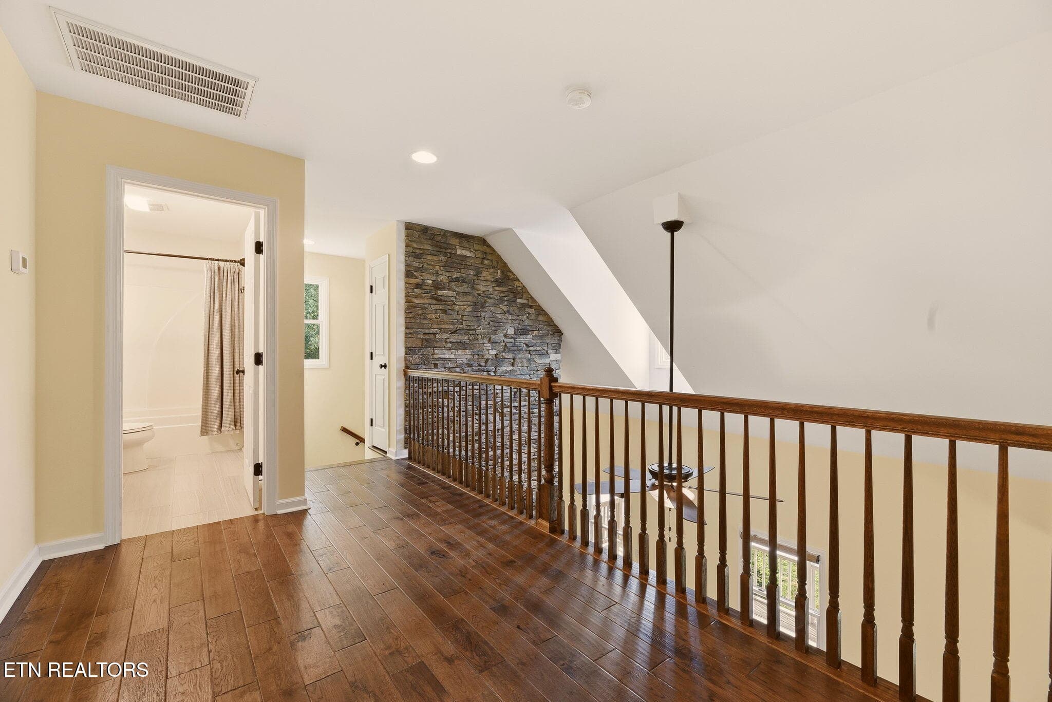 Upstairs - 7765 Beals Chapel Rd, Lenoir City, TN 37772
