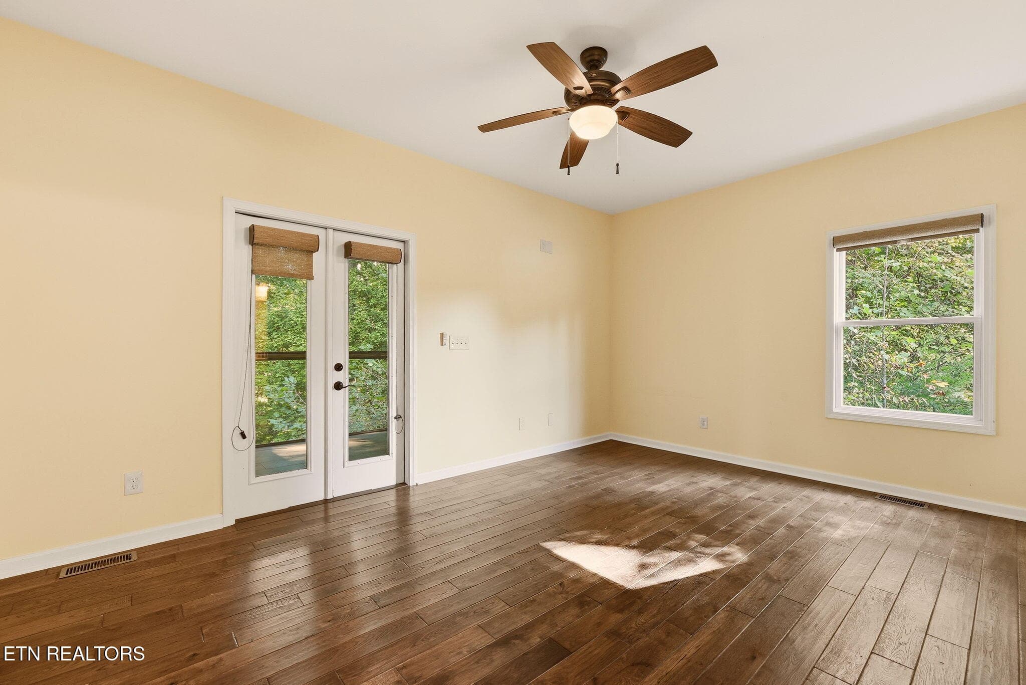 Master suite - 7765 Beals Chapel Rd, Lenoir City, TN 37772