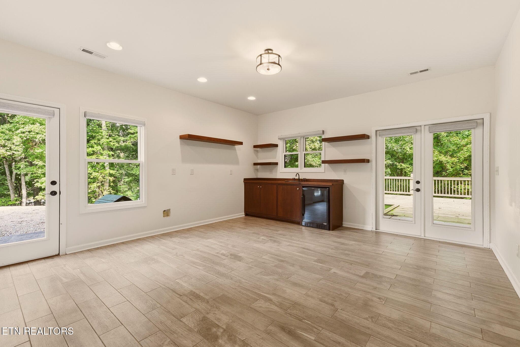 Basement kitchen/suite - 7765 Beals Chapel Rd, Lenoir City, TN 37772