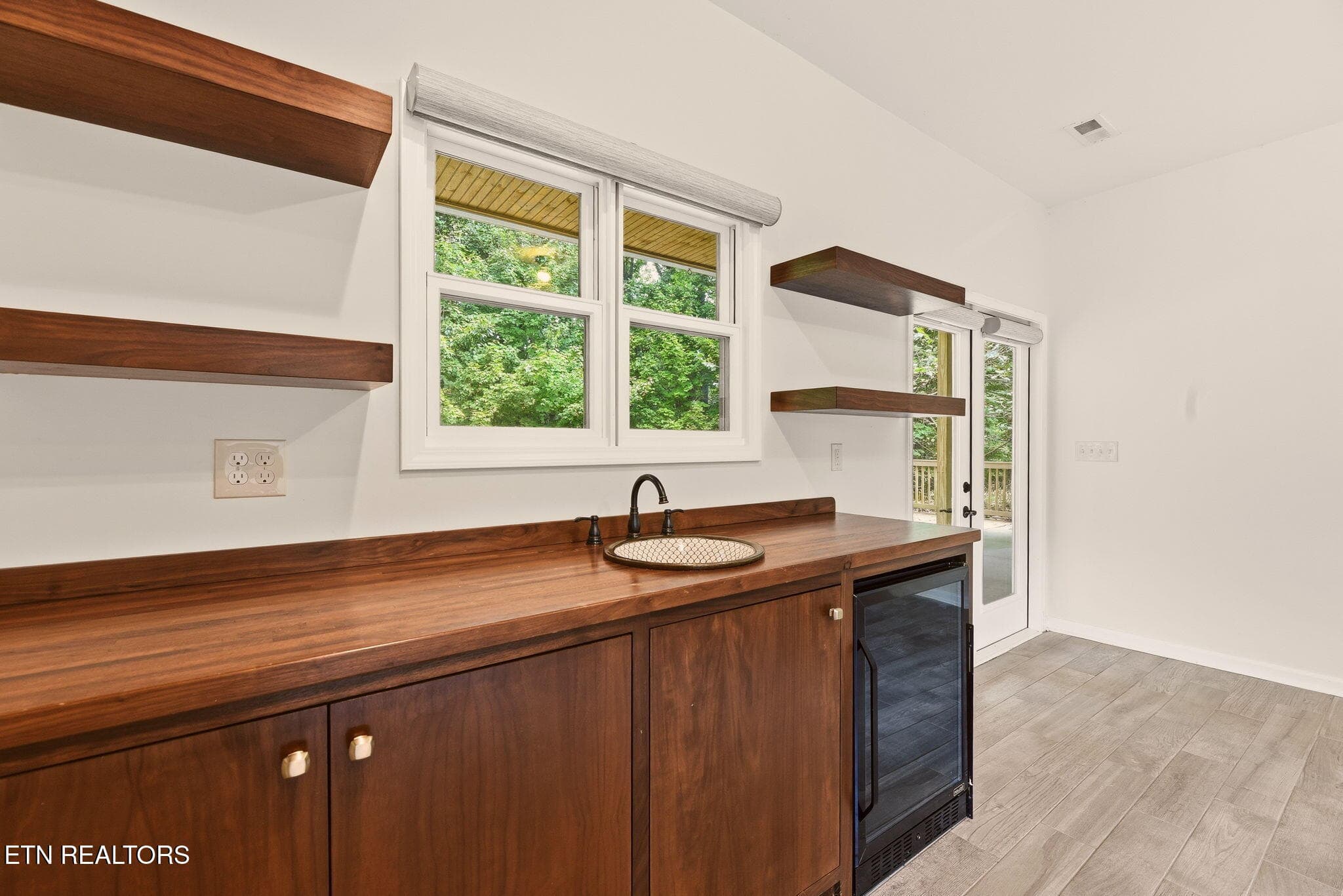 Basement kitchen/suite - 7765 Beals Chapel Rd, Lenoir City, TN 37772