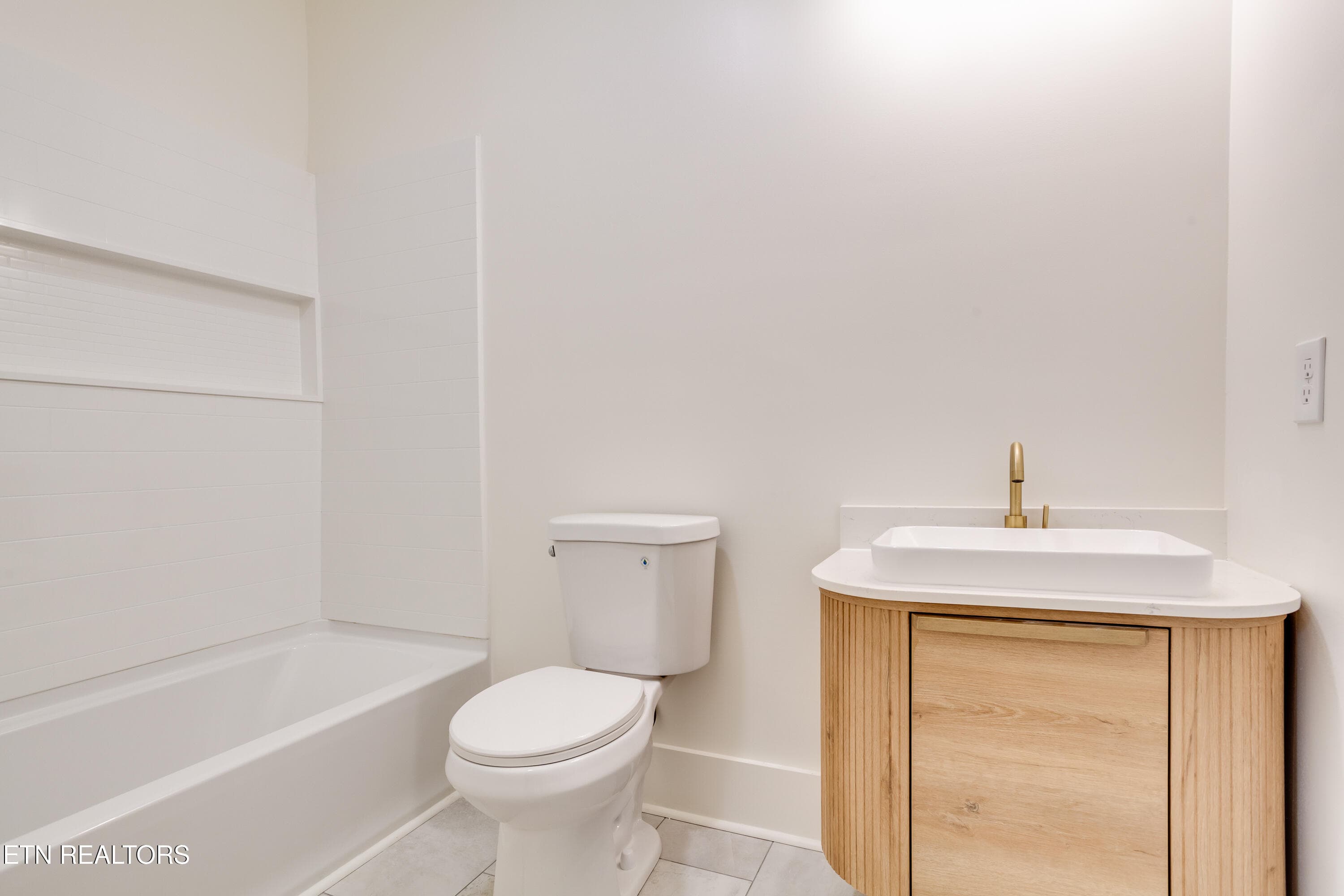 Primary Bath - 313 Lynnwood Drive, Knoxville, TN 37918, Knoxville