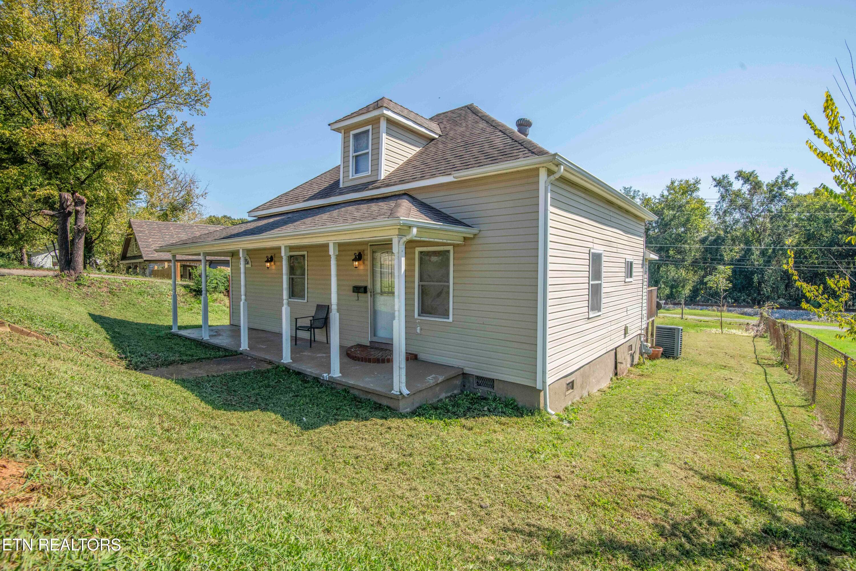 exterior_1 - 1000 W Broadway St, Lenoir City, TN 37771, Lenoir City