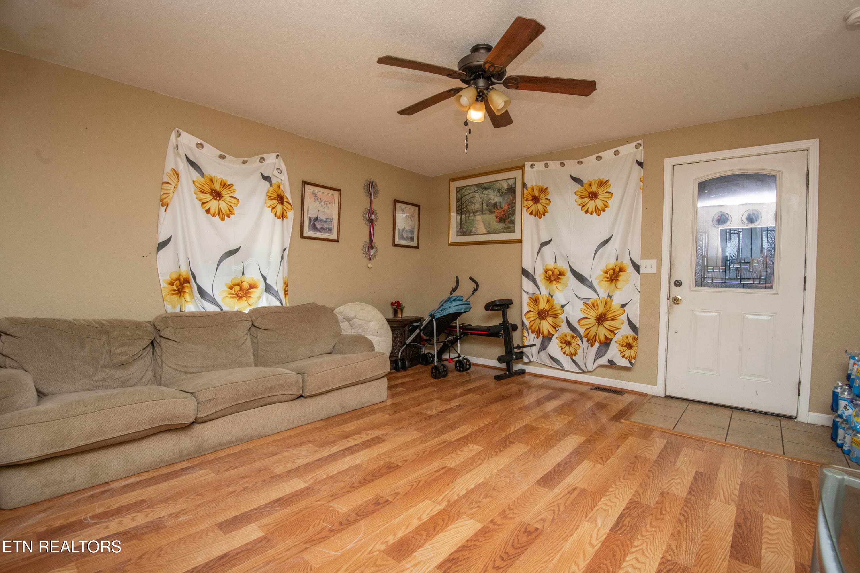 living 1 - 1000 W Broadway St, Lenoir City, TN 37771, Lenoir City