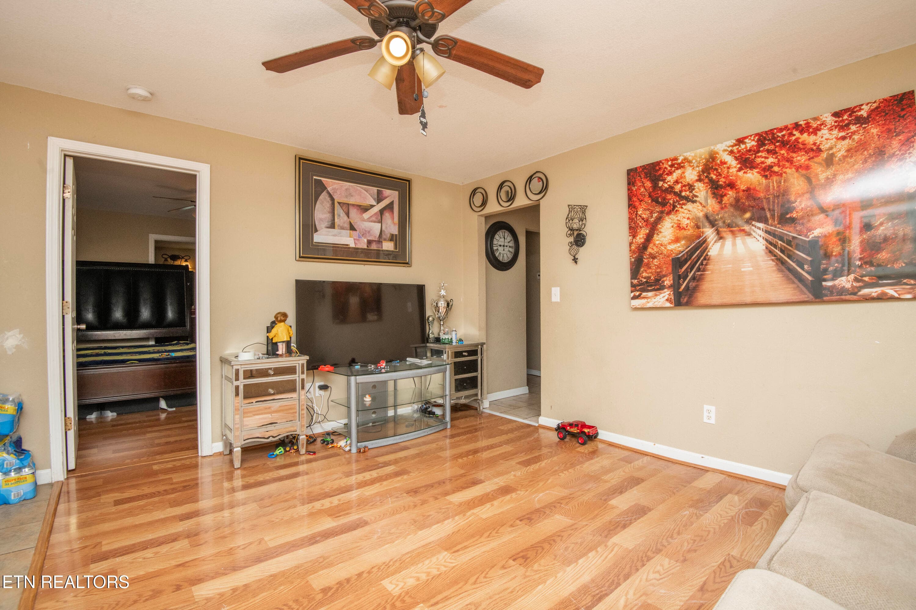 living 4 - 1000 W Broadway St, Lenoir City, TN 37771, Lenoir City
