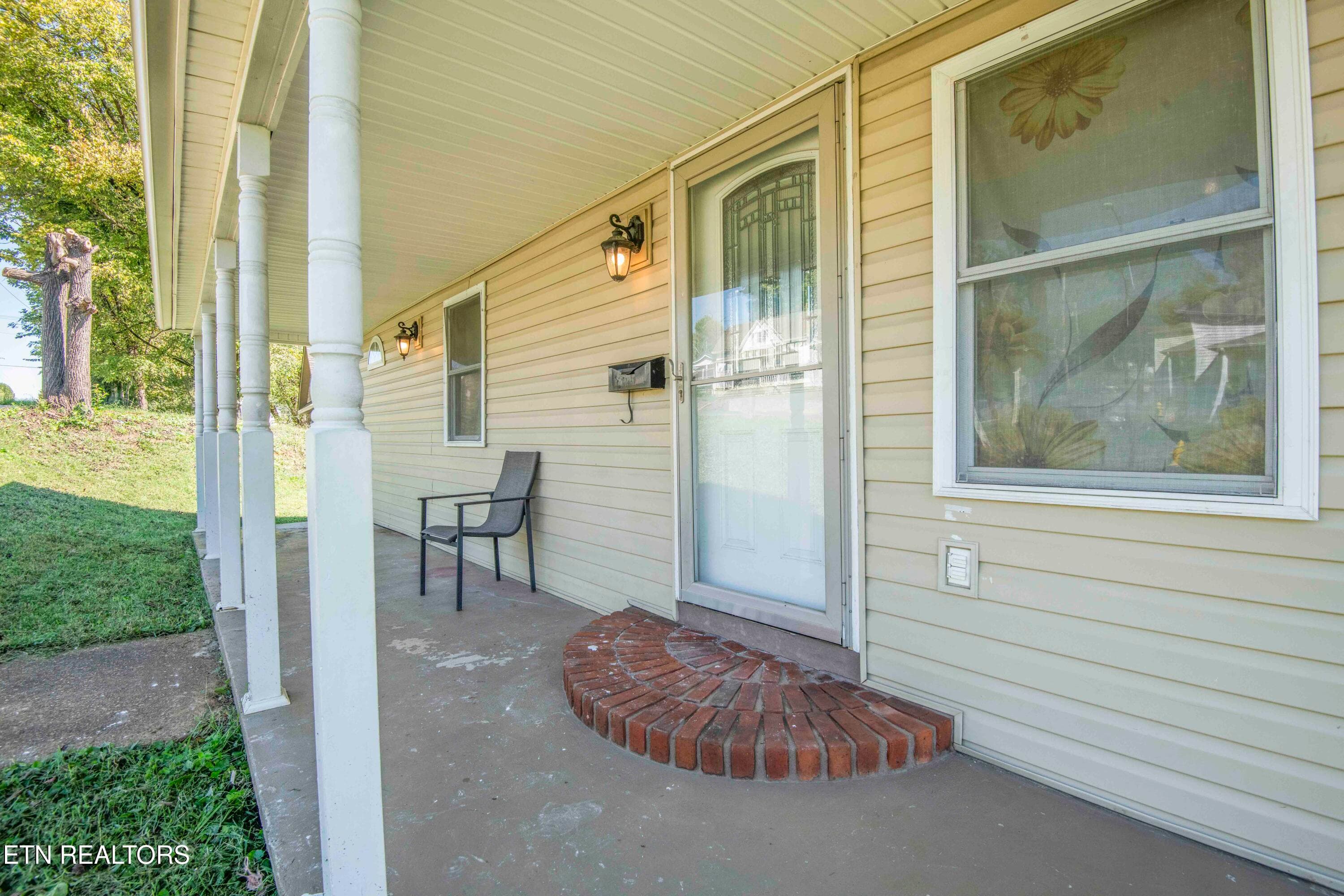 porch_1 - 1000 W Broadway St, Lenoir City, TN 37771, Lenoir City