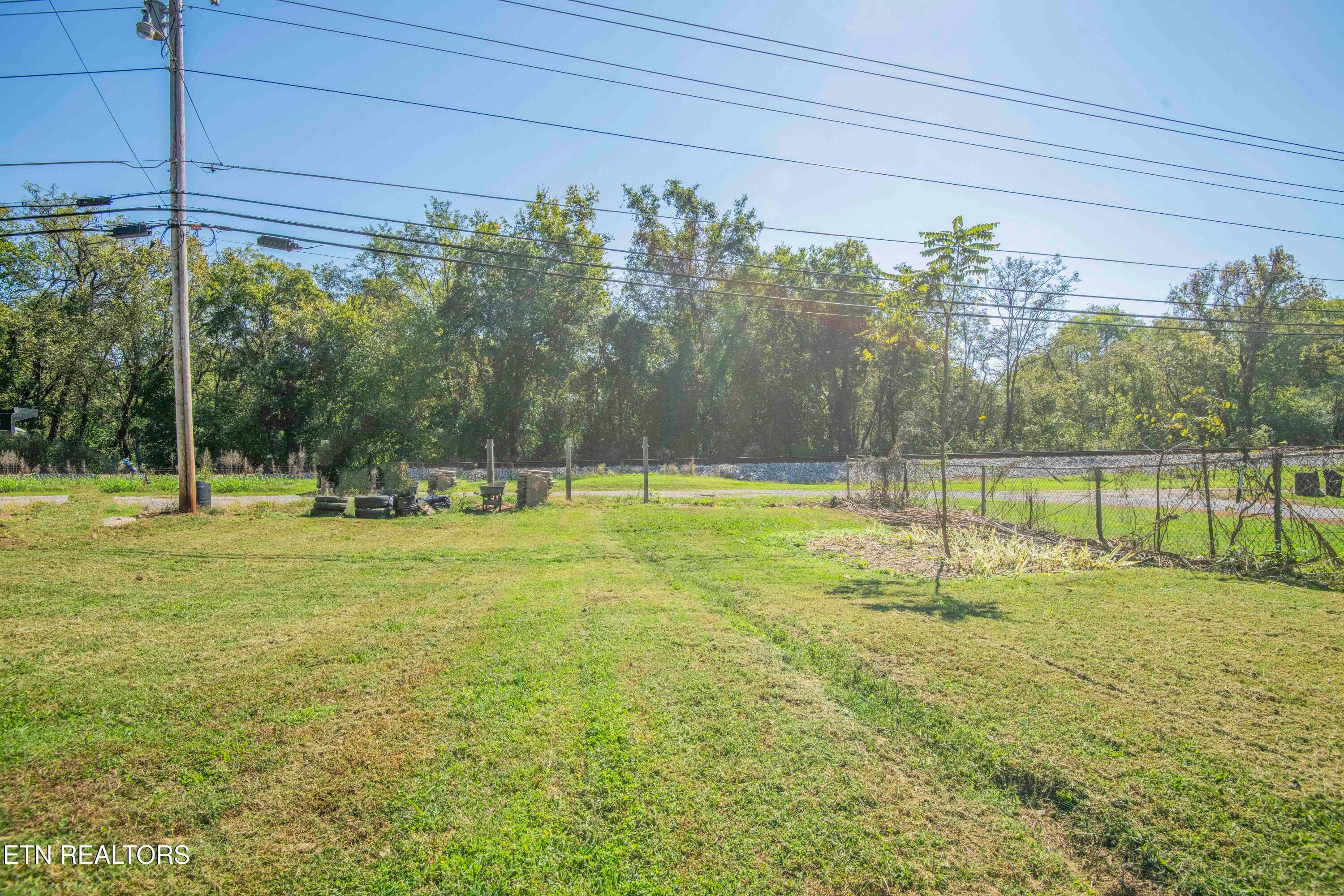 yard 3_1 - 1000 W Broadway St, Lenoir City, TN 37771, Lenoir City