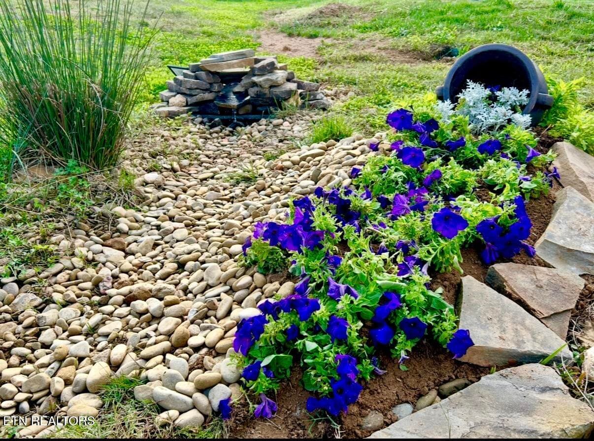 Stone Fountain - 7530 Grasshopper Lane, Corryton, TN 37721