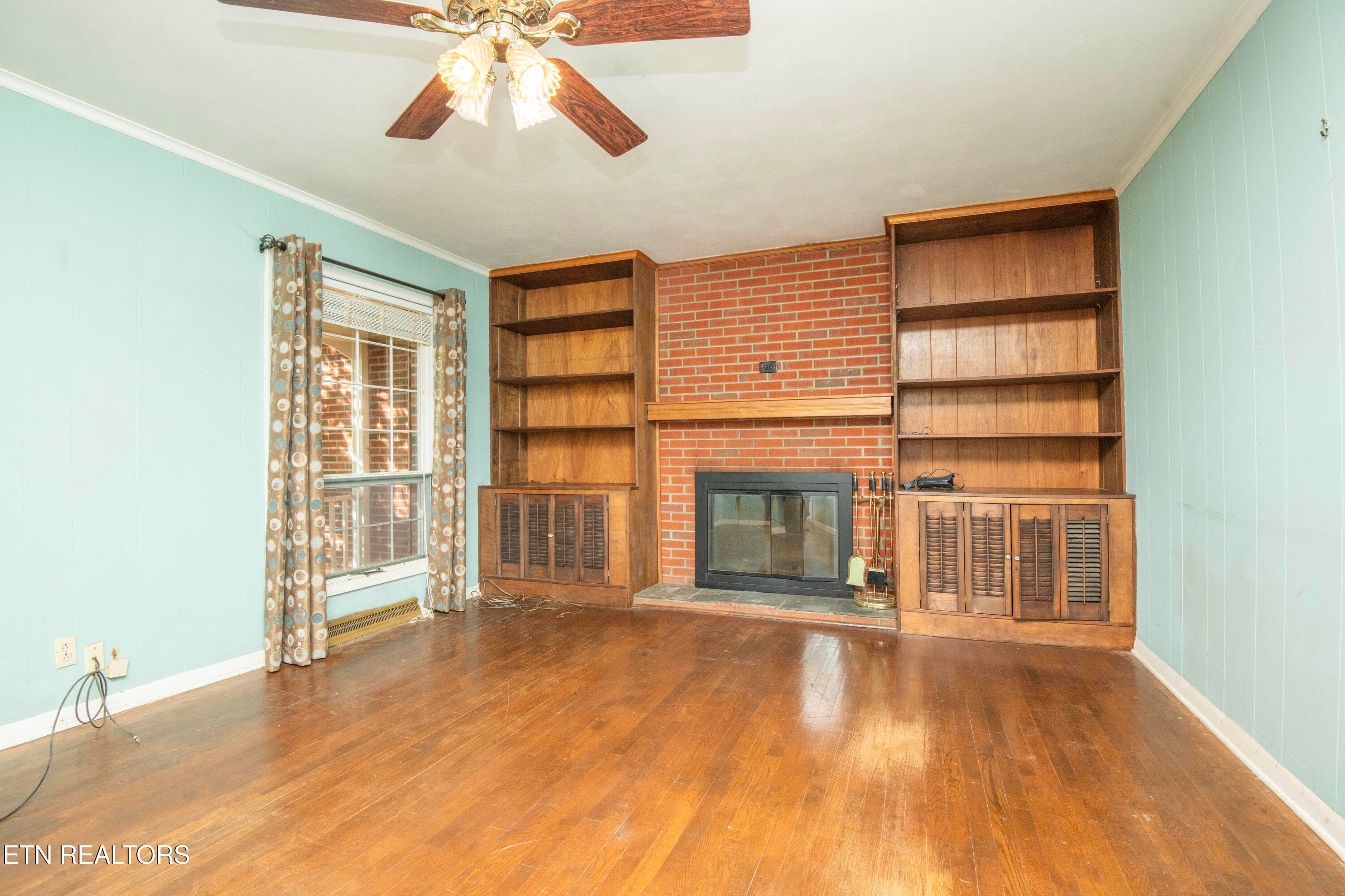 Bulit In Bookshelves - 7705 Twining Drive, Knoxville, TN 37919, Knoxville