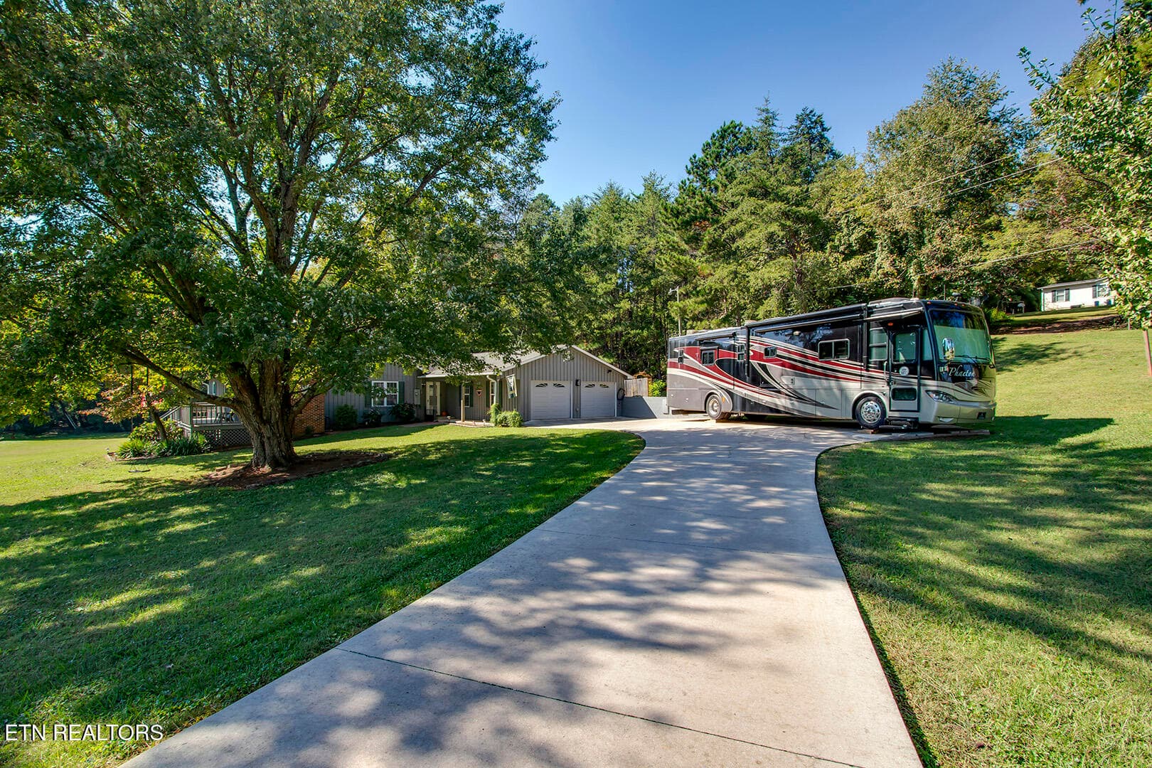 02_209 Lovin Farm Road_FrontRight - 209 Lovin Farm Rd, Vonore, TN 37885