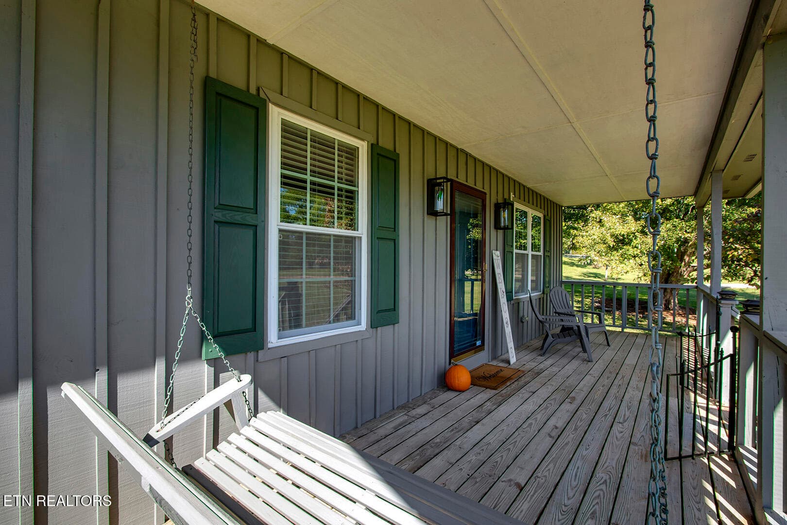 04_209 Lovin Farm Road_FrontPorch01 - 209 Lovin Farm Rd, Vonore, TN 37885