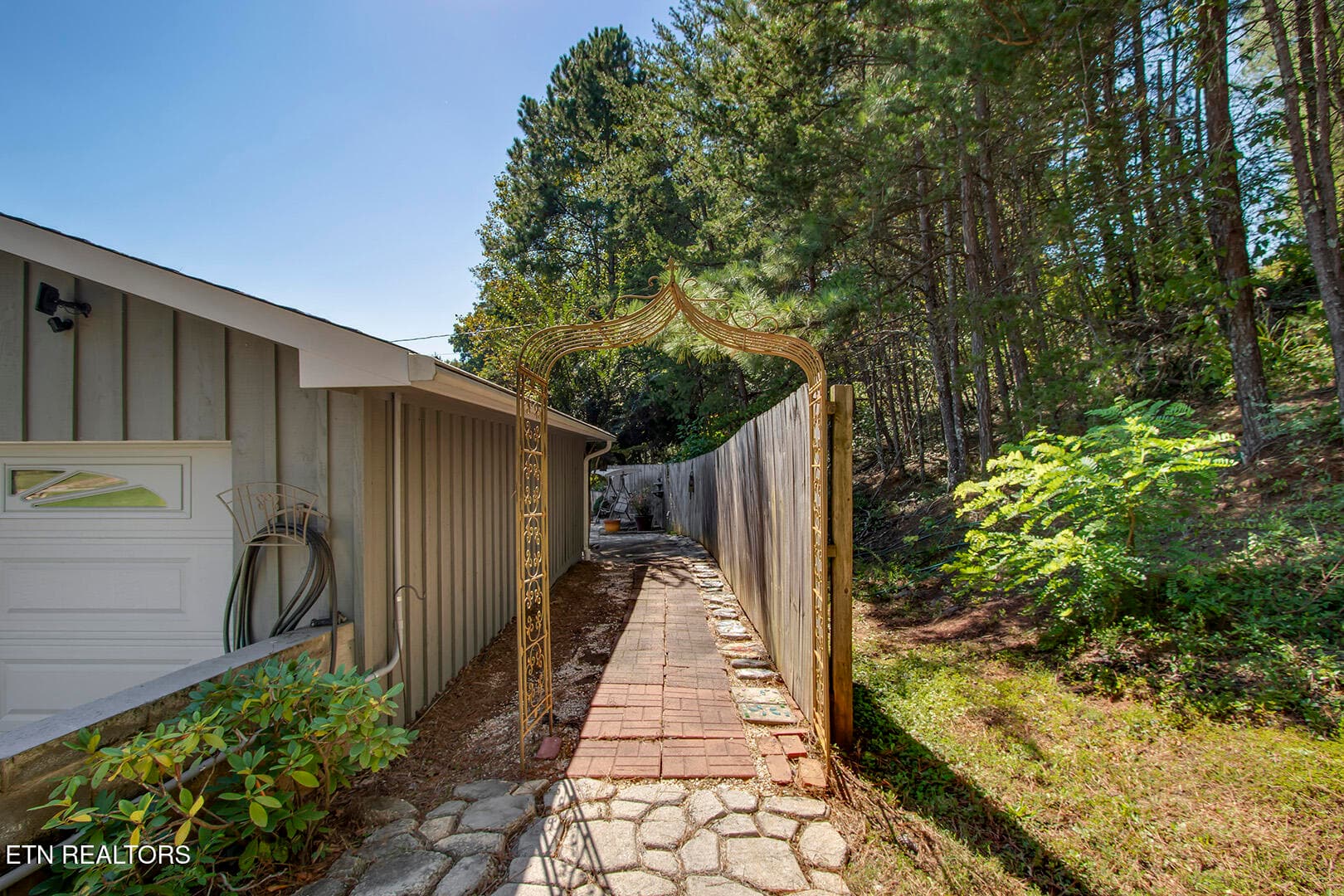 46_209 Lovin Farm Road_RightPatioEntry - 209 Lovin Farm Rd, Vonore, TN 37885