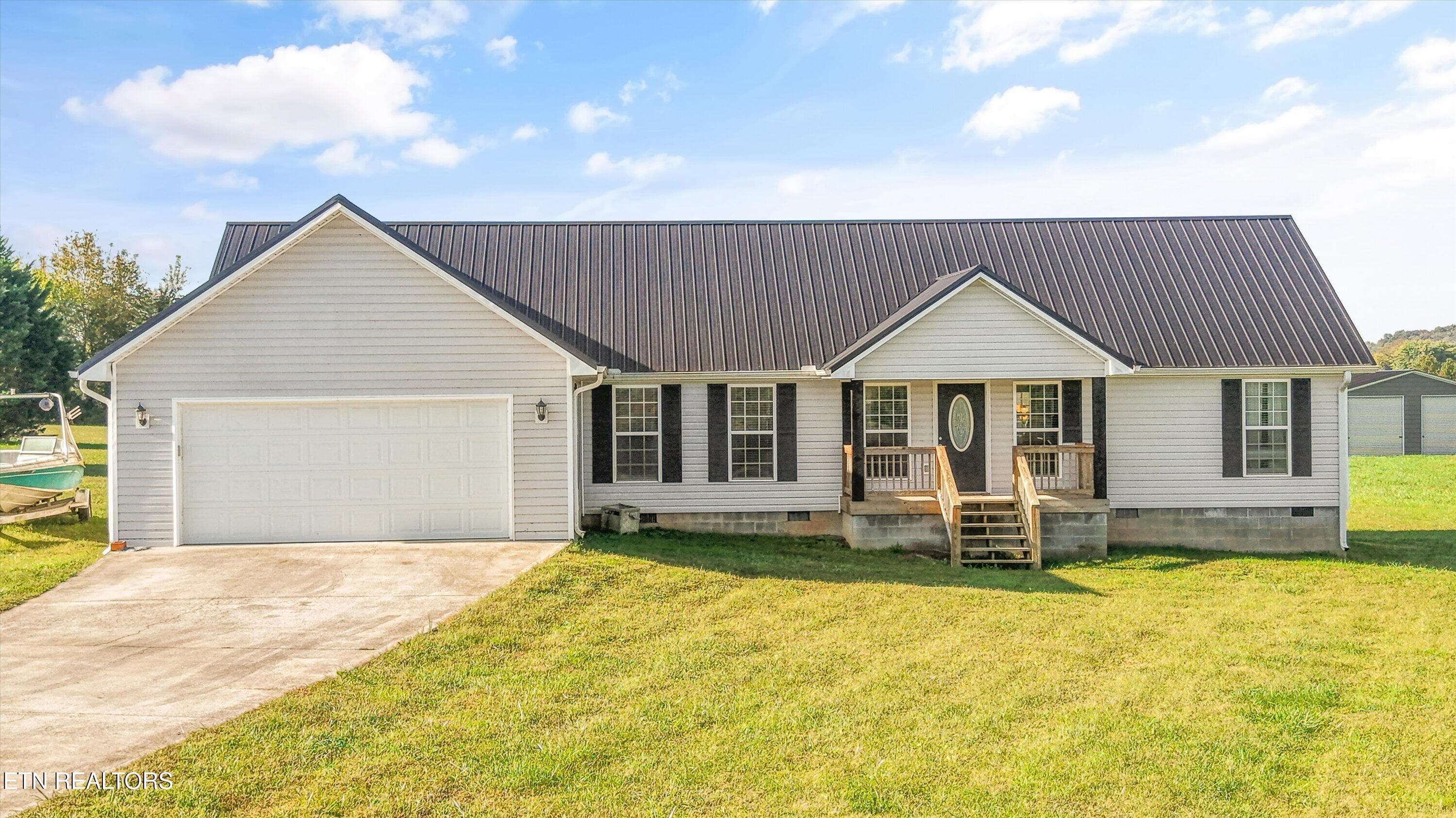 935 Oakland Rd, Sweetwater, TN 37874