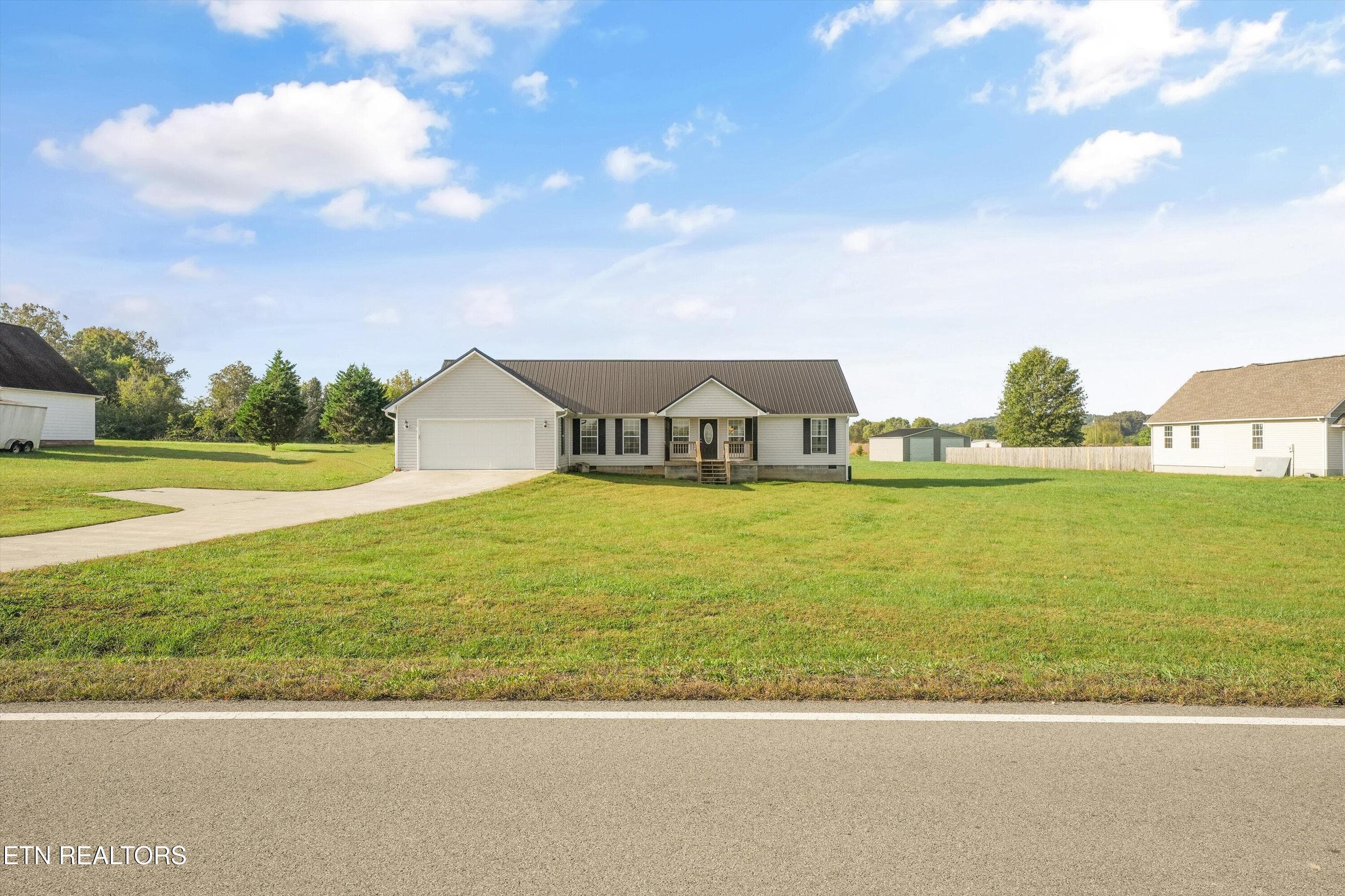 wide angle - 935 Oakland Rd, Sweetwater, TN 37874, Sweetwater