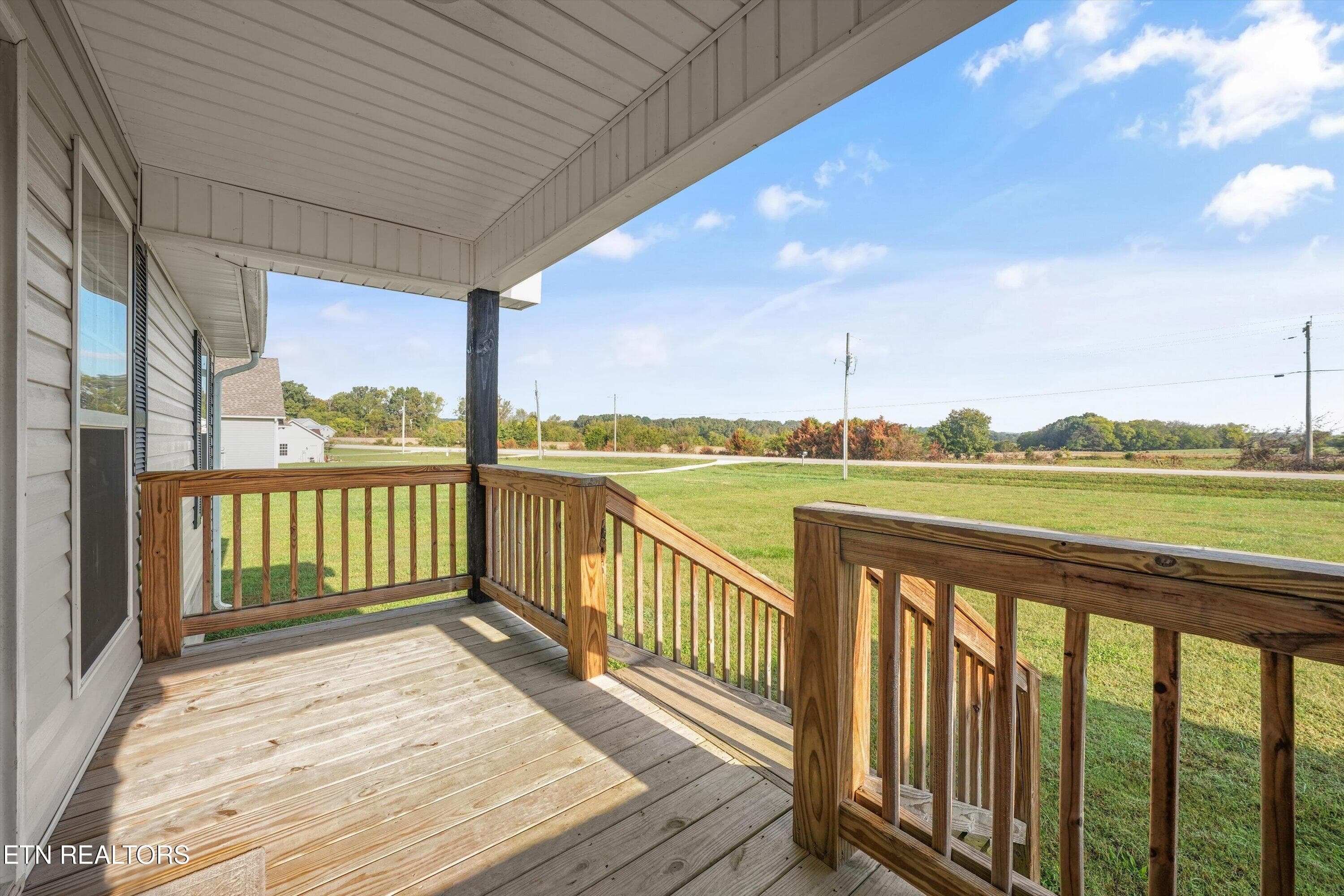 front porch - 935 Oakland Rd, Sweetwater, TN 37874, Sweetwater