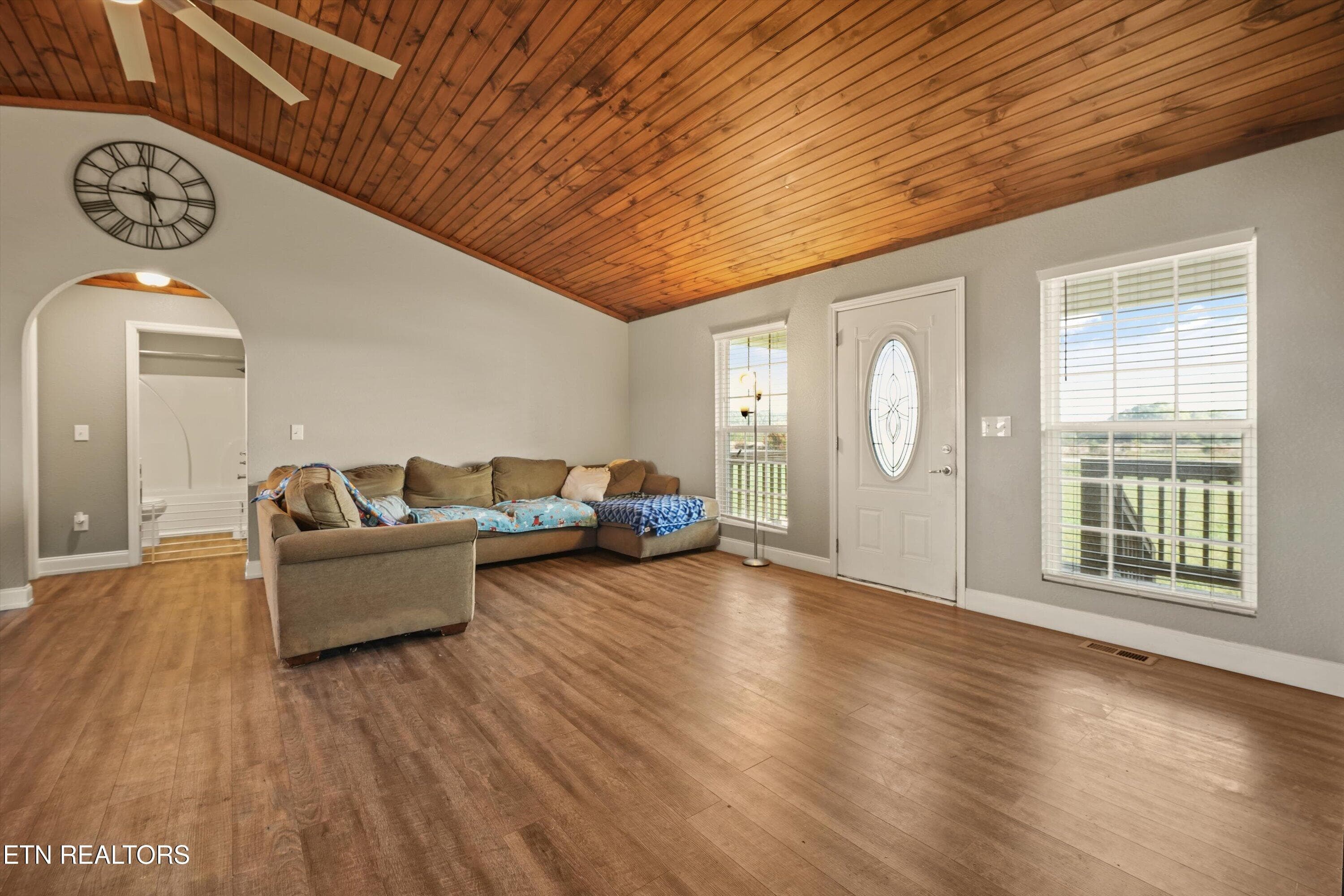 living room - 935 Oakland Rd, Sweetwater, TN 37874, Sweetwater