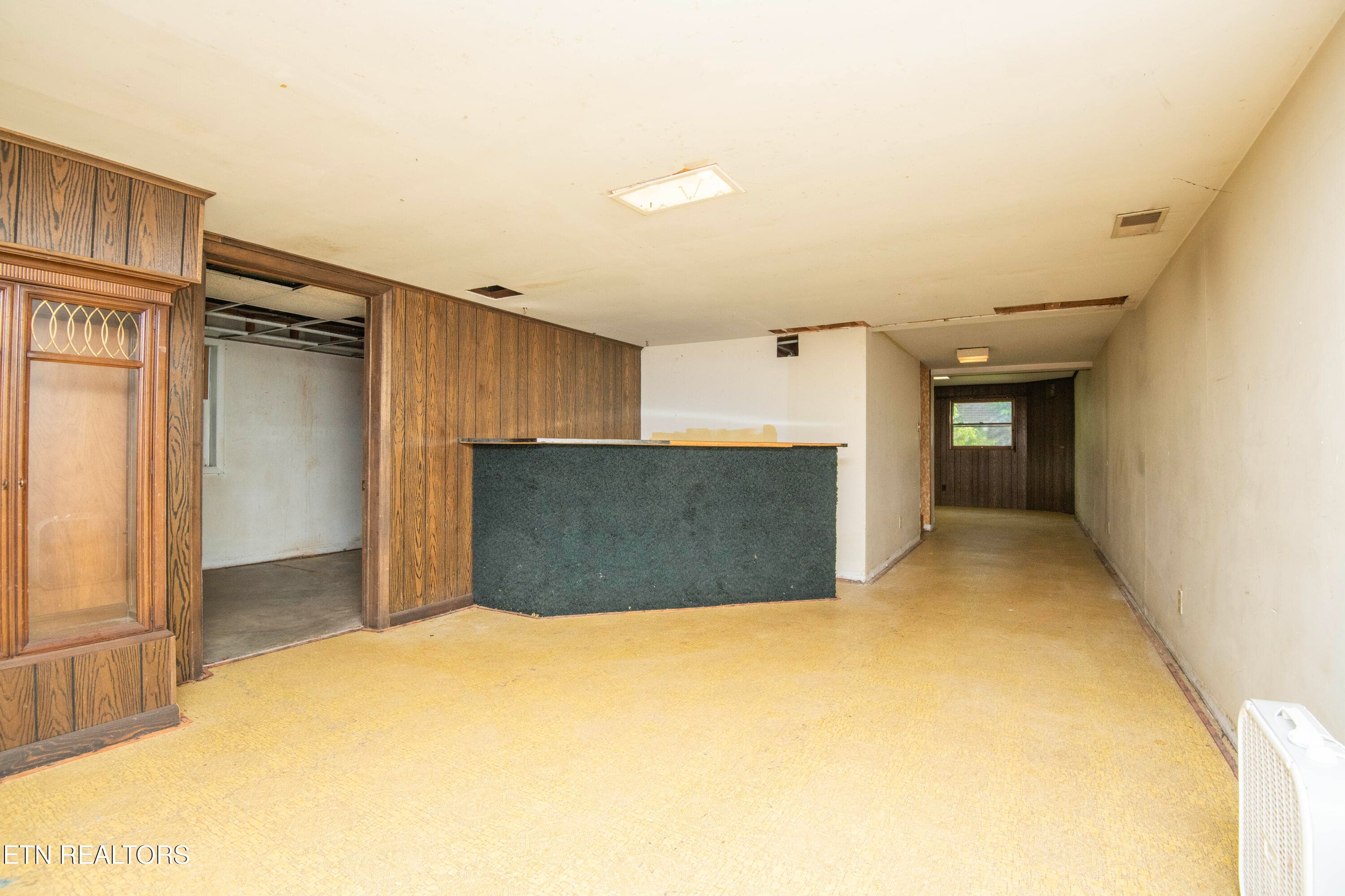 Wet Bar - 7705 Twining Drive, Knoxville, TN 37919, Knoxville