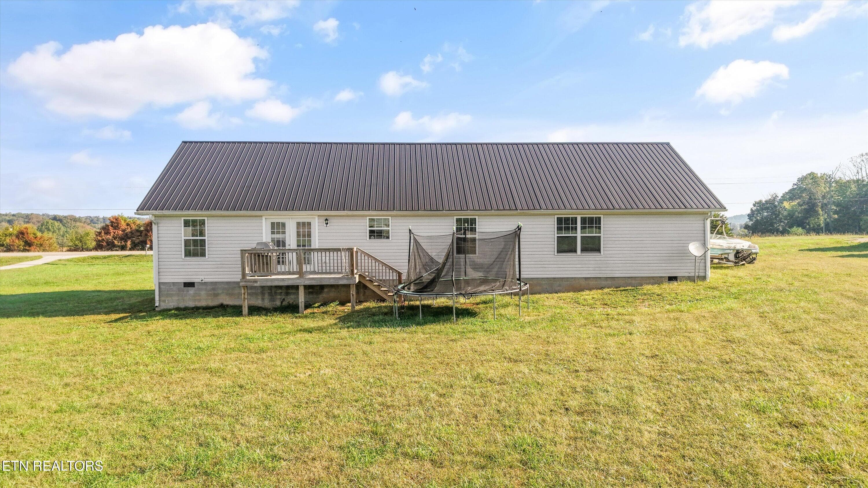 back of home - 935 Oakland Rd, Sweetwater, TN 37874, Sweetwater