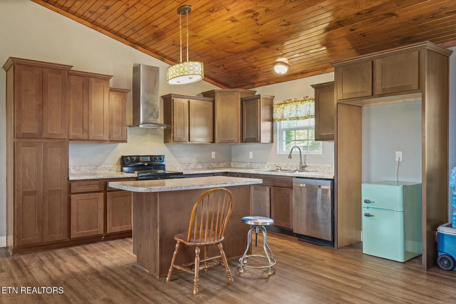 kitchen - 935 Oakland Rd, Sweetwater, TN 37874, Sweetwater