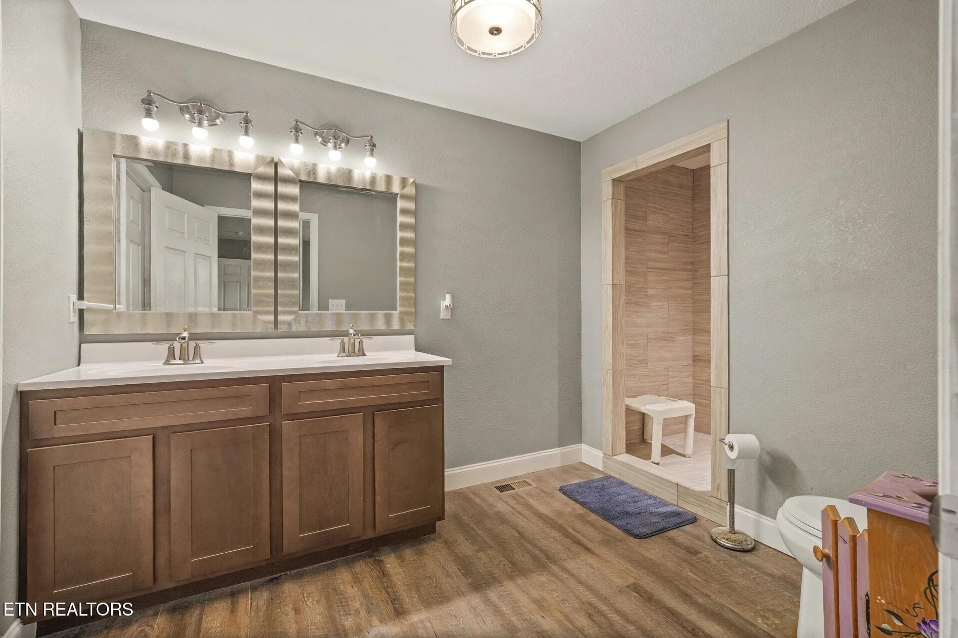 main bath - 935 Oakland Rd, Sweetwater, TN 37874, Sweetwater