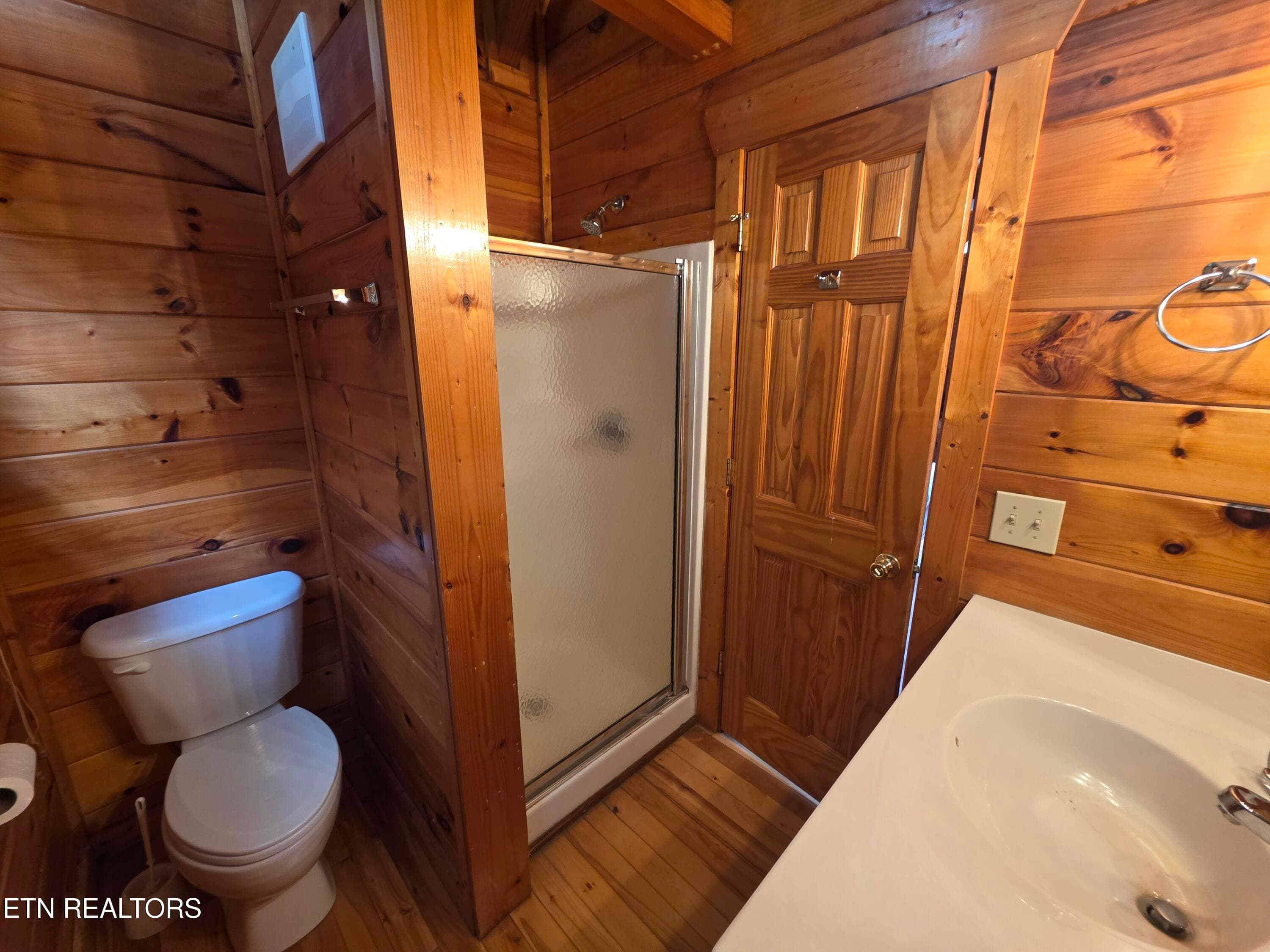 Bath # 2 - 2336 Breezy Rd, Sevierville, TN 37876, Sevierville