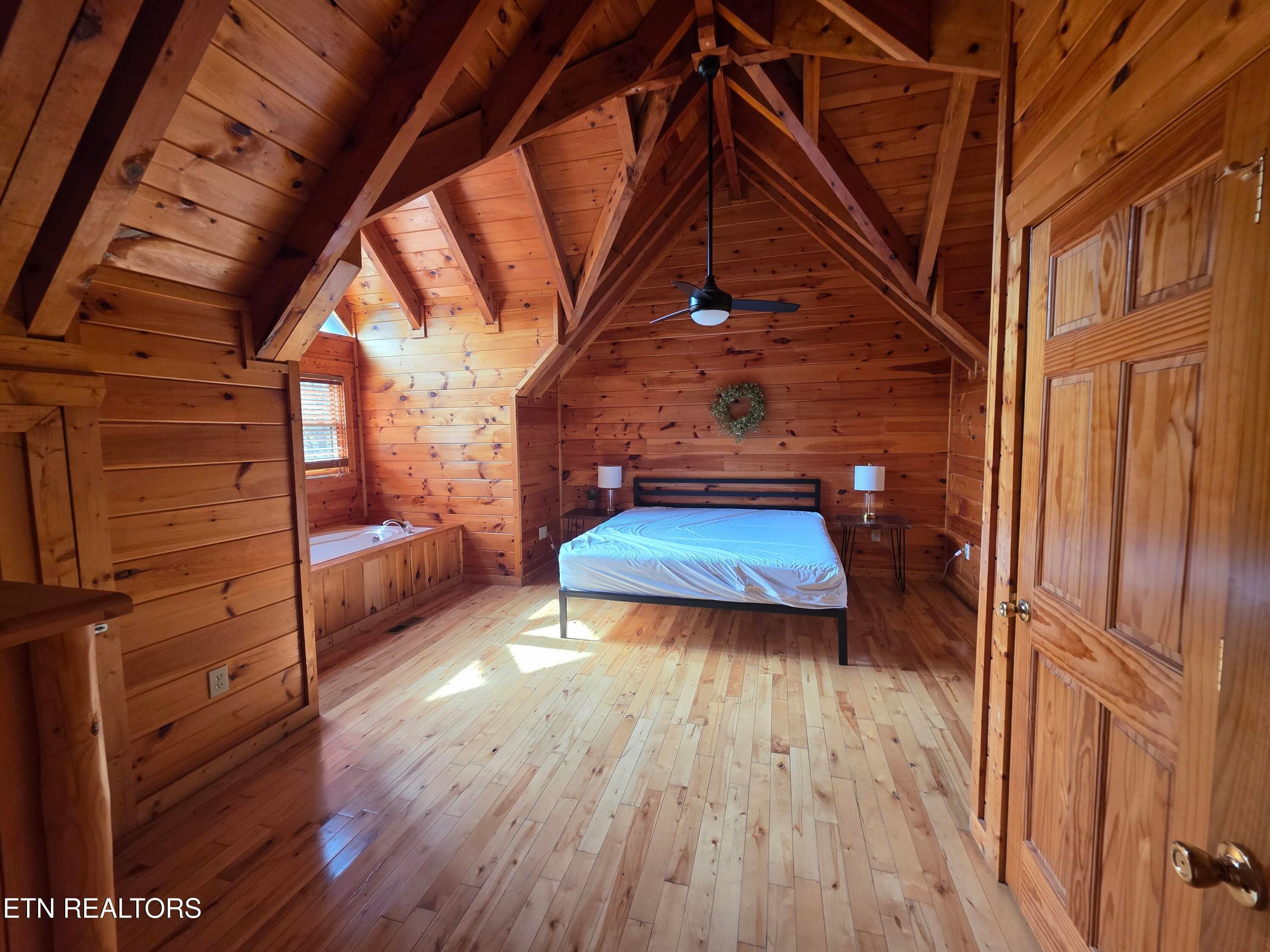 Bed # 3 - 2336 Breezy Rd, Sevierville, TN 37876, Sevierville